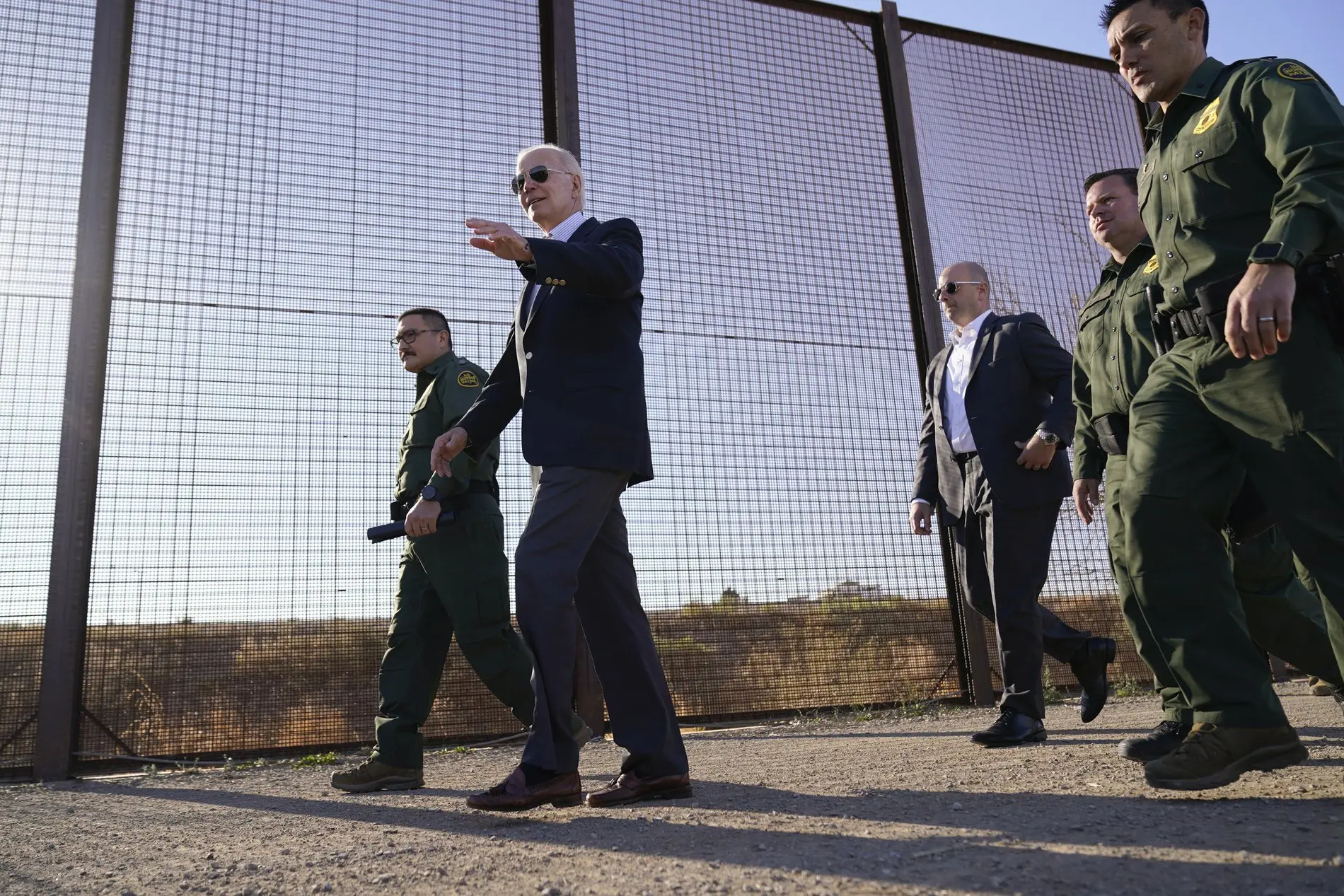 Joe Biden vor einem Grenzstreifen in El Paso, Texas
