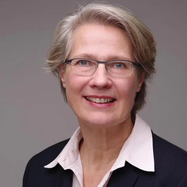 Porträt von Birgit Marschall mit Brille