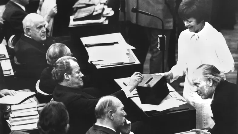 Willy Brandt bei Stimmabgabe zu den Ostverträgen.