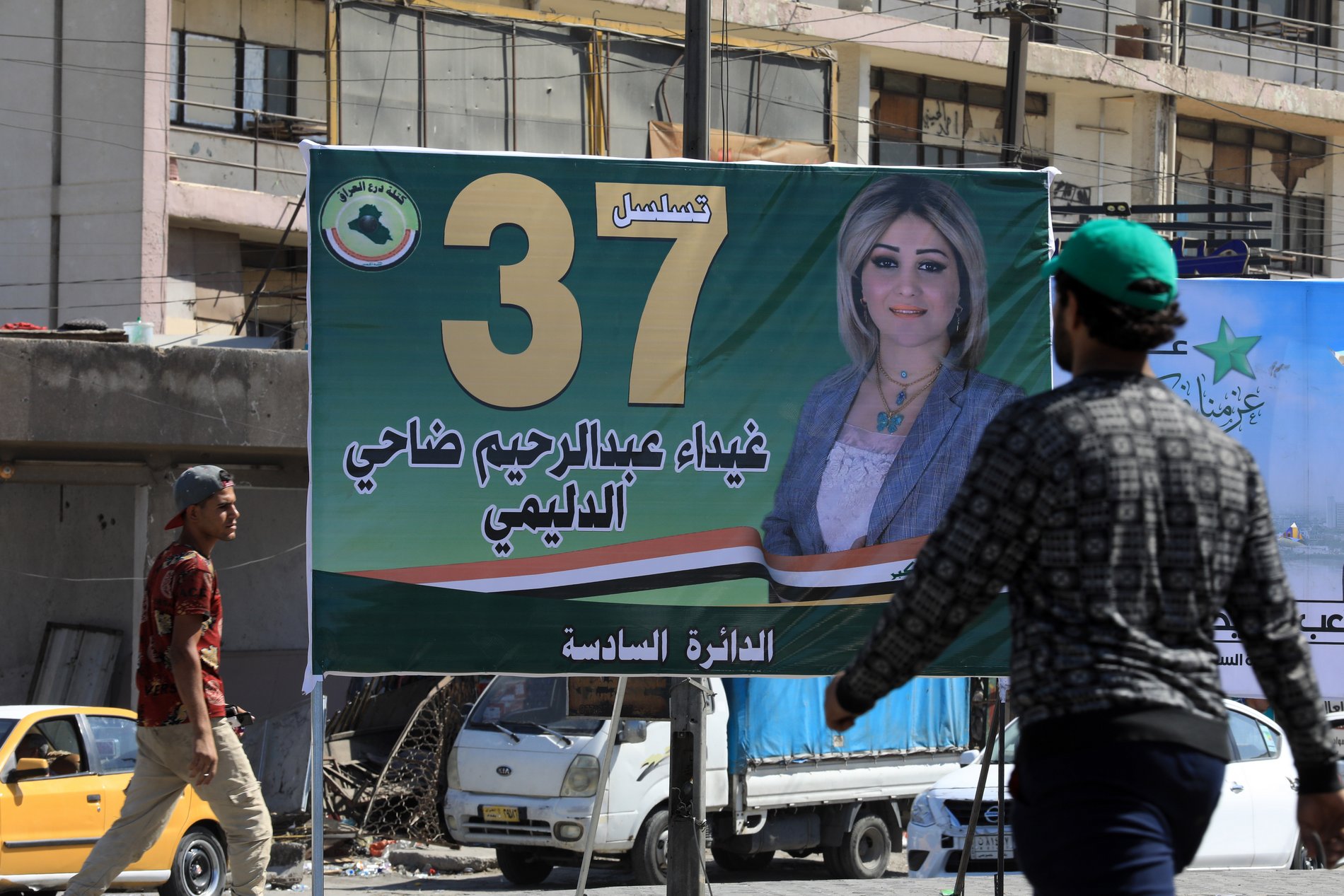Plakat einer weiblichen Kandidatin für die Wahlen in Bagdad, Irak.