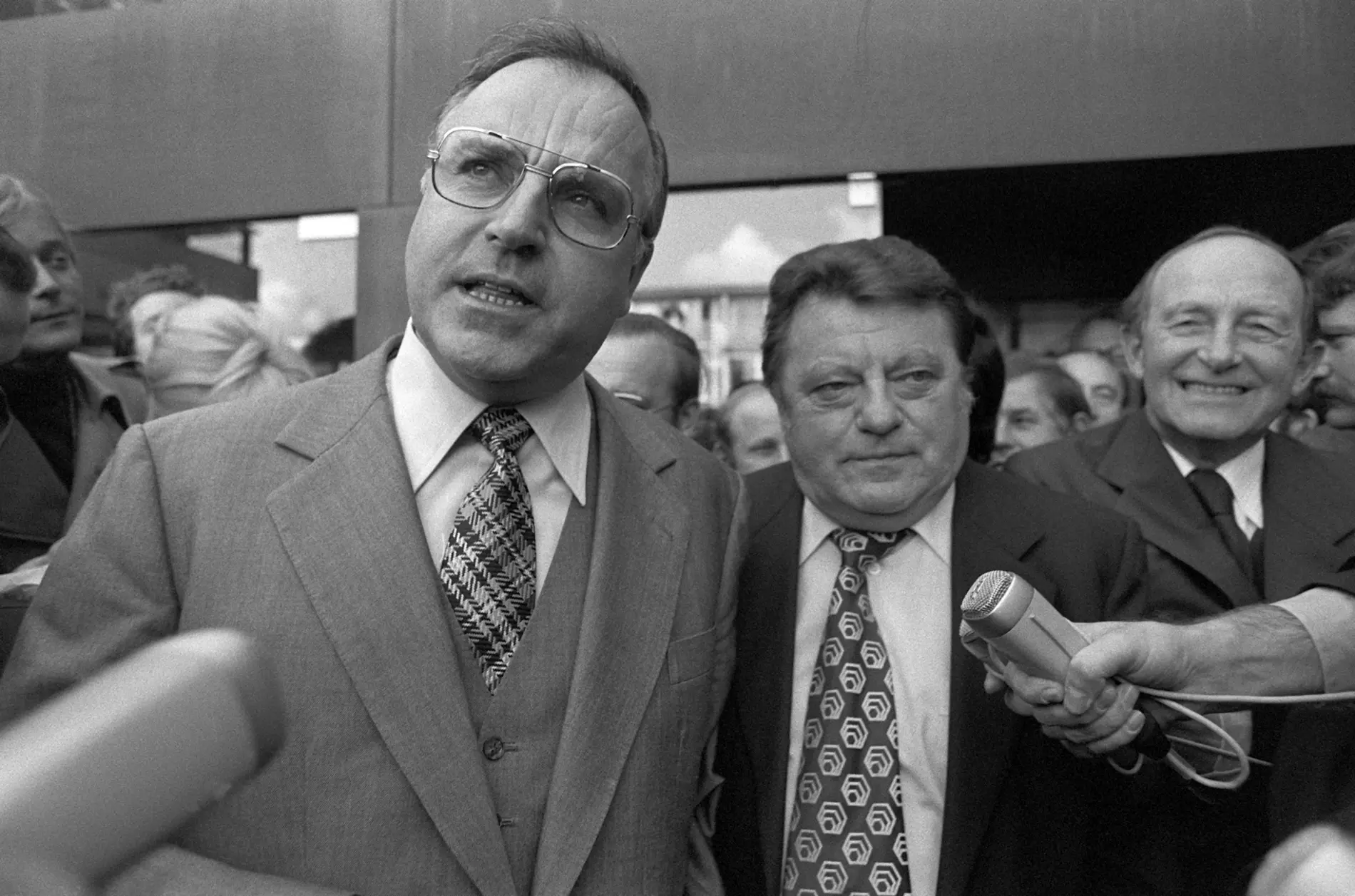 Schwarz-Weiß-Foto von Helmut Kohl und Franz Josef Strauß