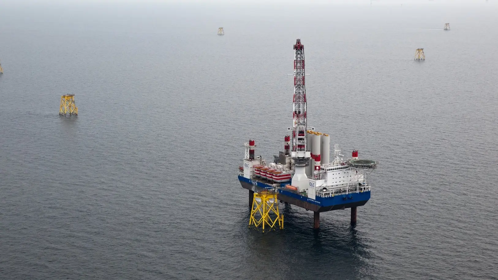 Windpark Nordsee Ost Eine Installations-Hubinsel (Jack-Up Barch) im Offshore-Windpark Nordsee Ost.