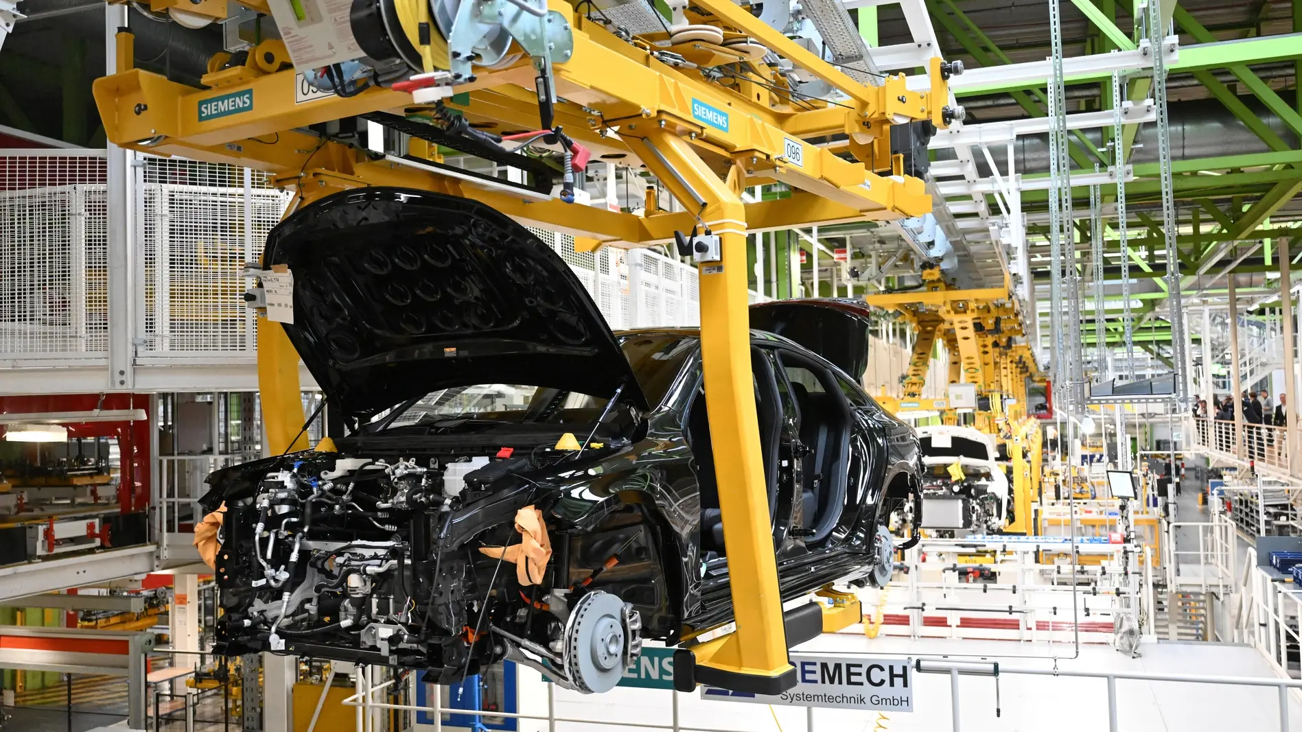 Wachstumsbooster für Maschinen und Elektroautos Mercedes-Benz PKW werden im Werk Rastatt gefertigt