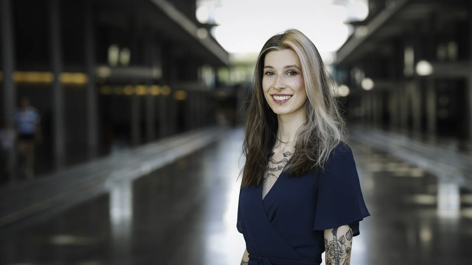 Sie bringt den "Druck der Straße" ins Parlament – und Glitzerpunkpop