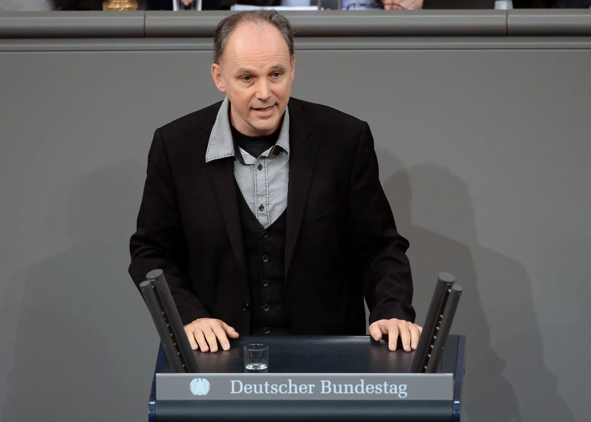 Wolfgang Strengmann-Kuhn hält eine Rede im Deutschen Bundestag.