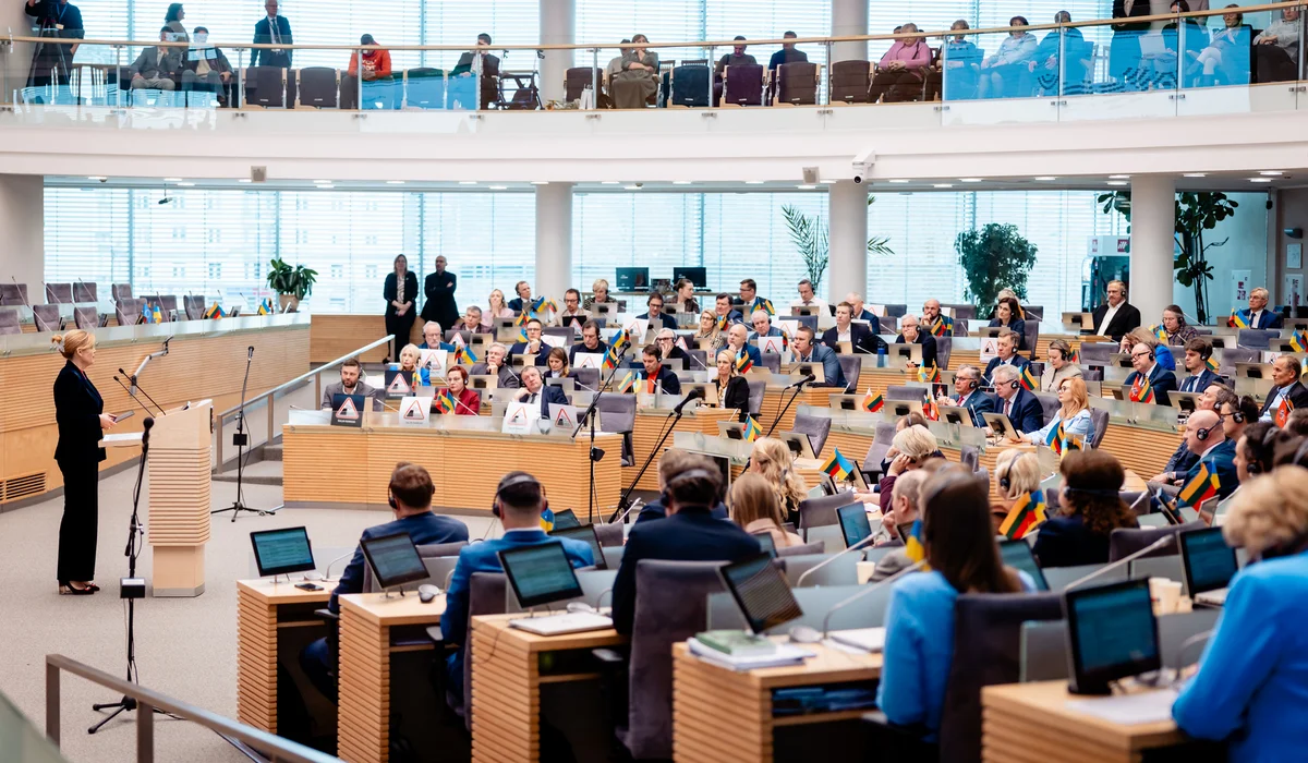 Julia Klöckner während ihrer Rede vor dem litauischen Parlament