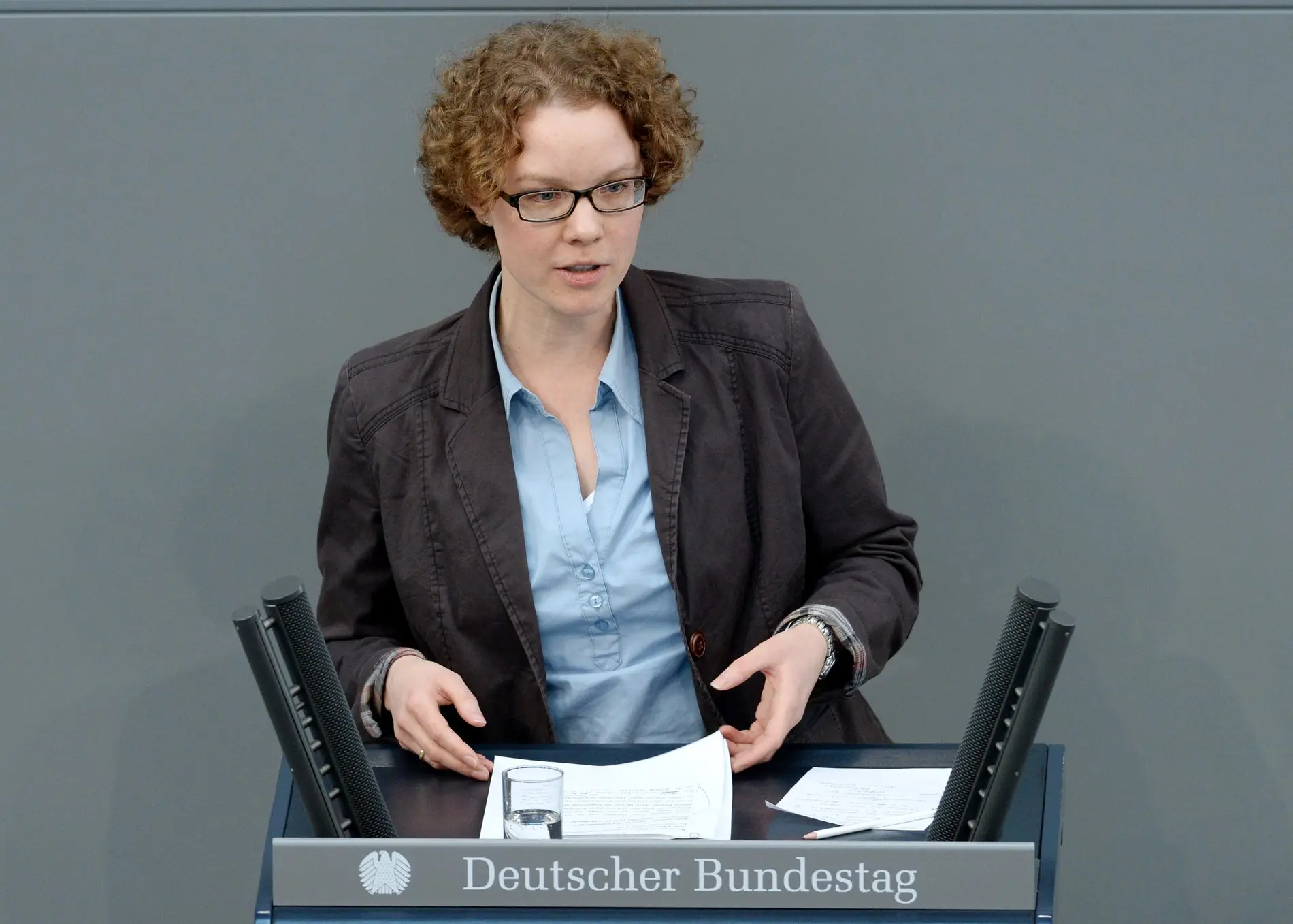 Julia Verlinden Julia Verlinden am Rednerpult im Deutschen Bundestag