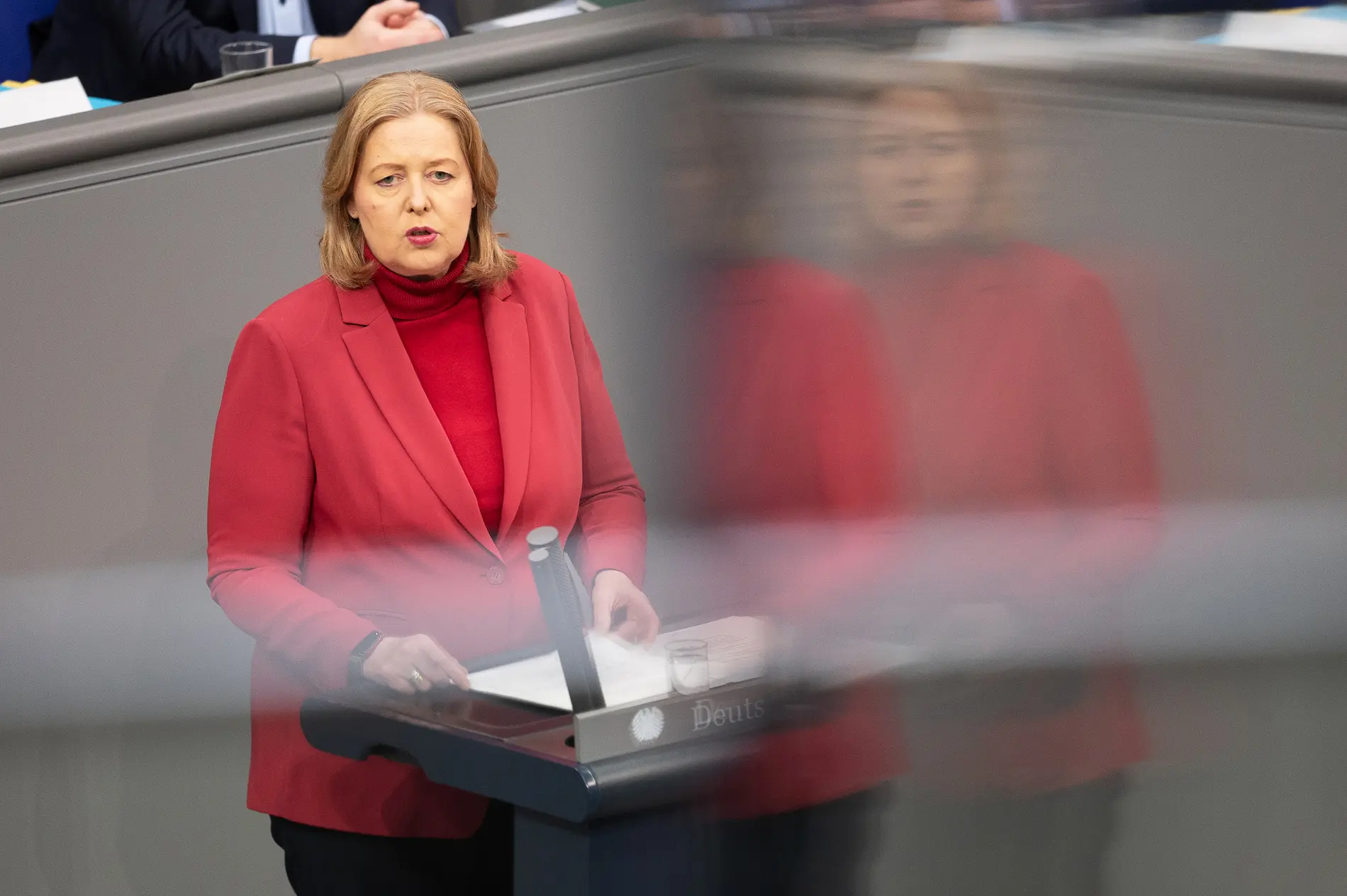 Bärbel Bas spricht in der Debatte zum Bundeshaushalt im Bundestag.