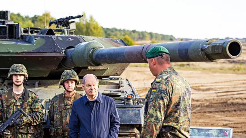 Besuch von Olaf Scholz bei der Bundeswehr in der Lüneburger Heide.