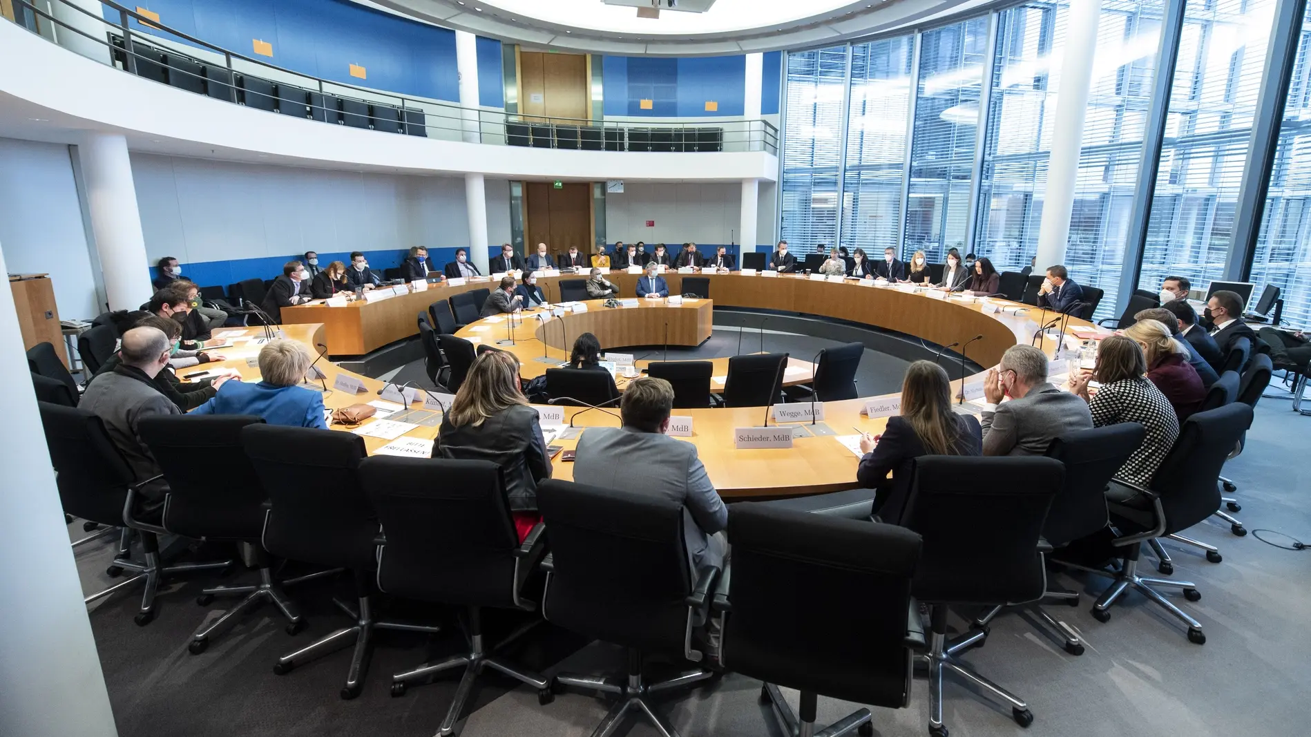 Konstituierung des Rechtsausschusses Der Rechtsausschuss konstituiert sich. Blick in den Saal.