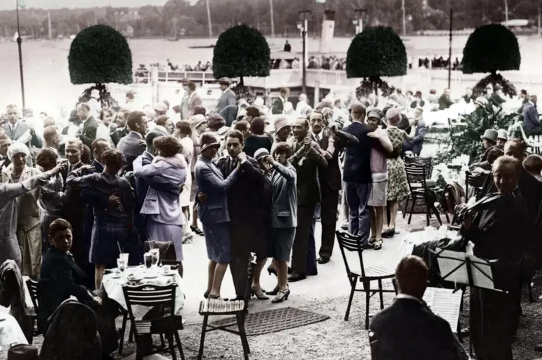 Berlin, Tanztee am Wannsee. Foto um 1925 im Tanzcafe Schweden-Pavillon.