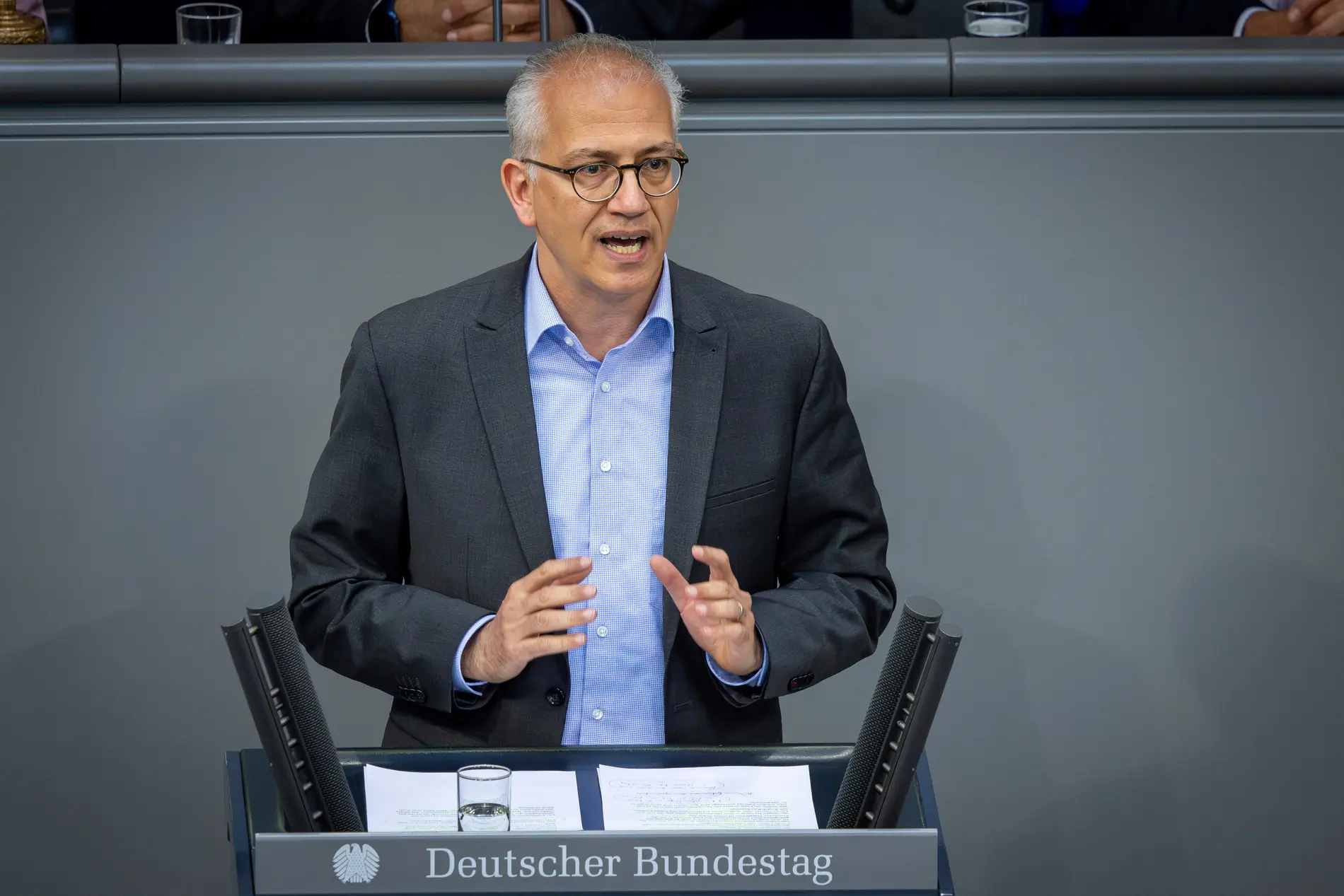 Tarek Al-Wazir (Bündnis 90/Die Grünen) Tarek Al-Wazir (Bündnis 90/Die Grünen) während seiner Rede im Plenarsaal