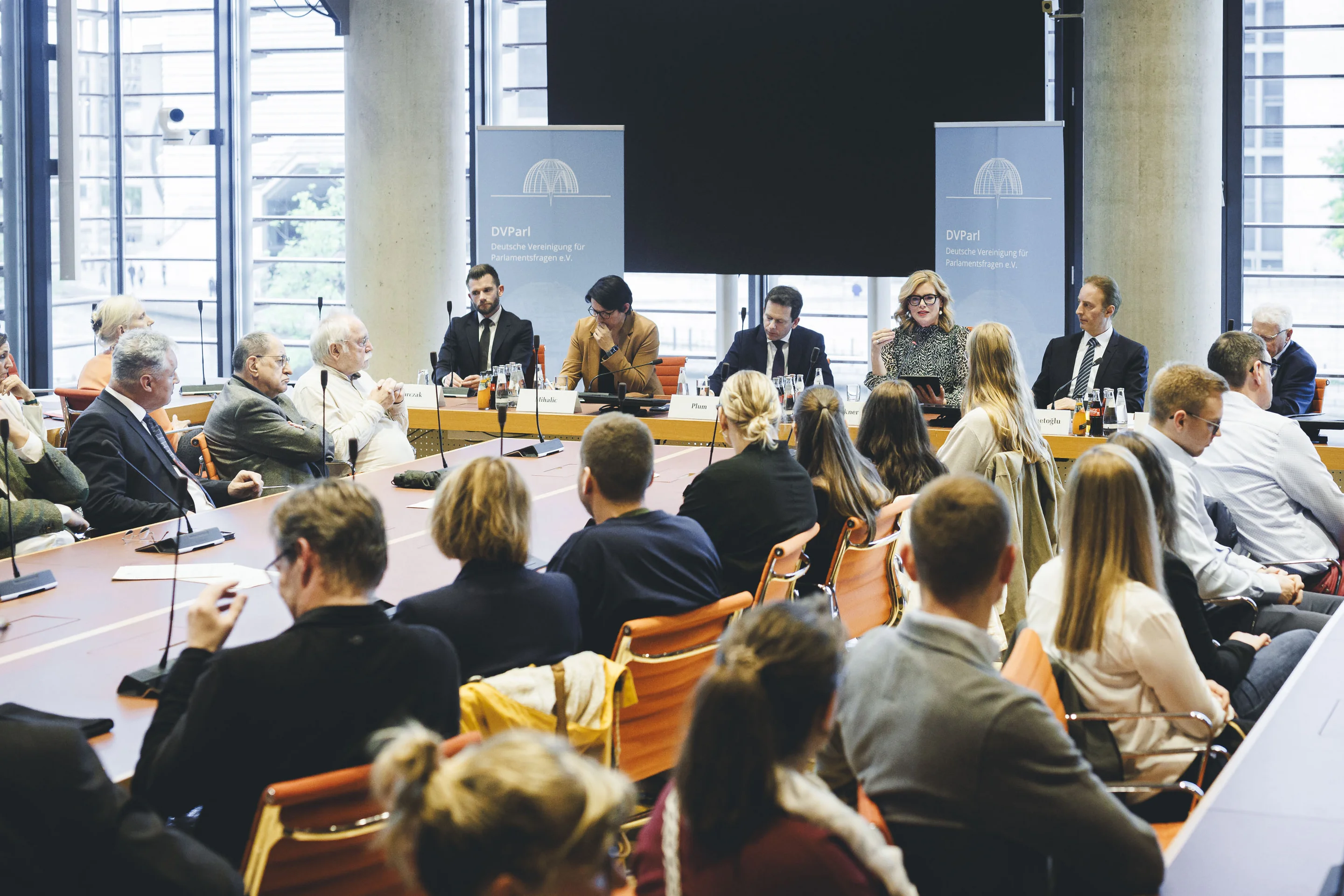 Blick in den Saal des DVParl-Forums zum Thema „Resilienz des Parlaments“