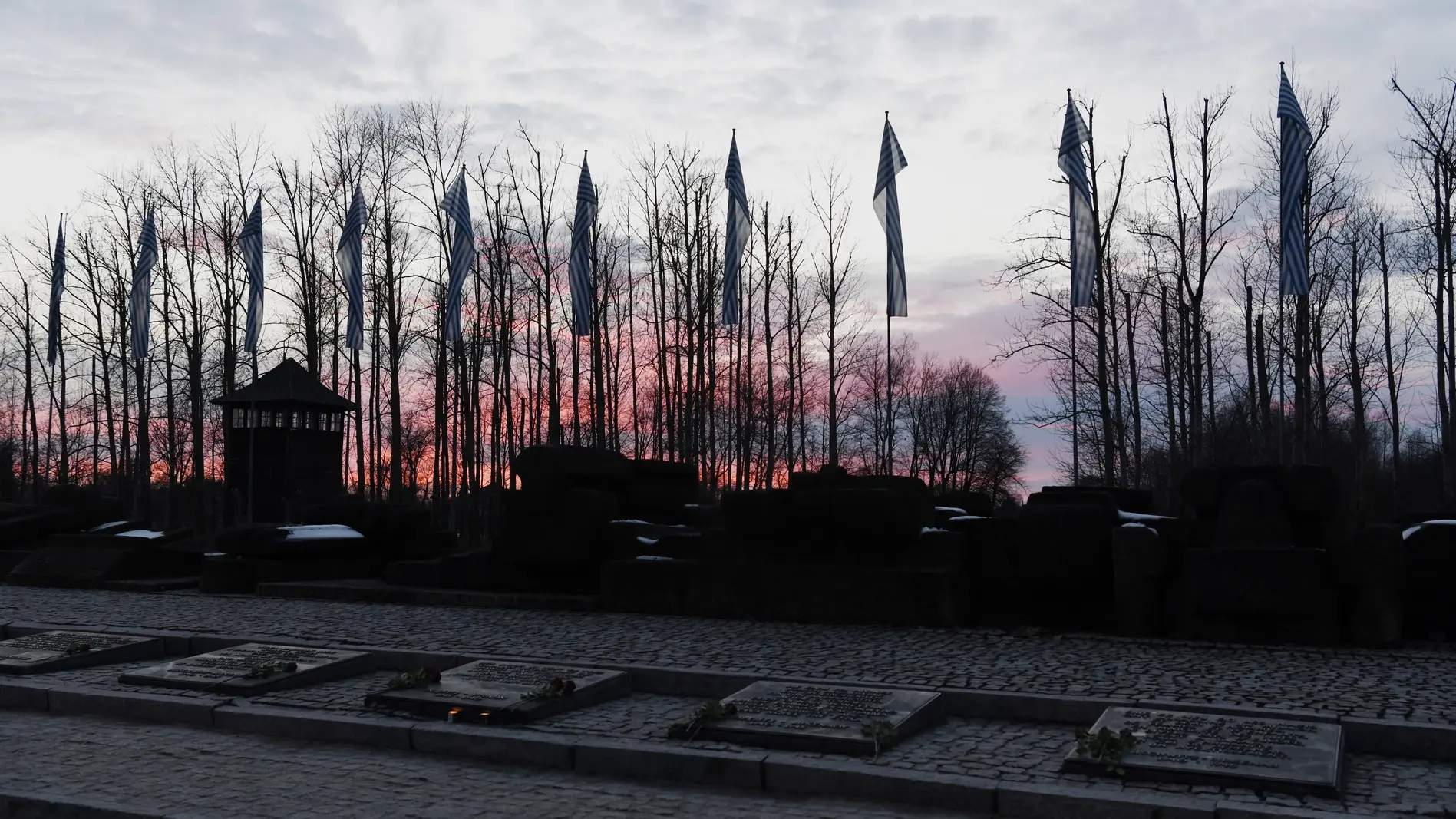 Sonnenuntergang in der Gedenkstätte Auschwitz-Birkenau Sonnenuntergang in der Gedenkstätte Auschwitz-Birkenau