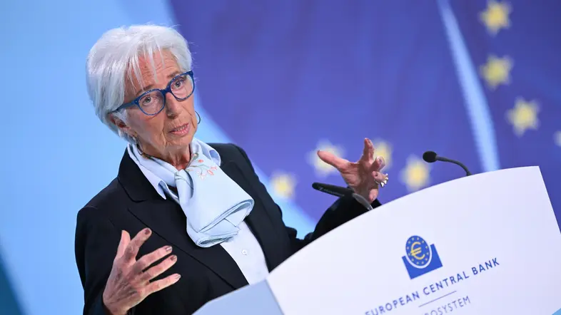 Christine Lagarde spricht in der EZP-Zentrale während der Pressekonferenz