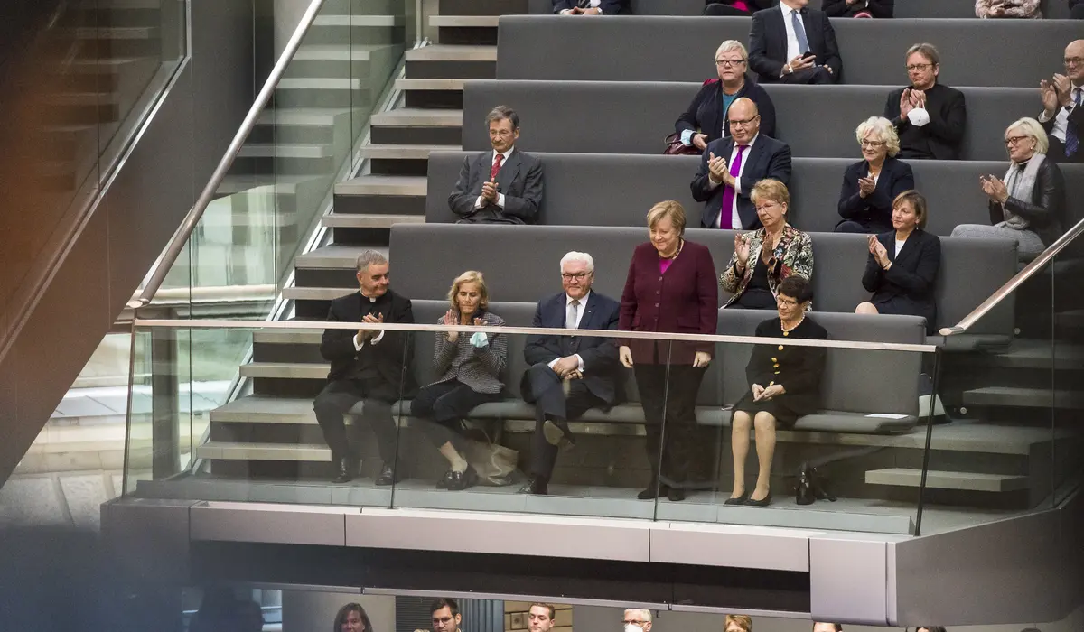 Angela Merkel auf der Besuchertribüne im Plenarsaal