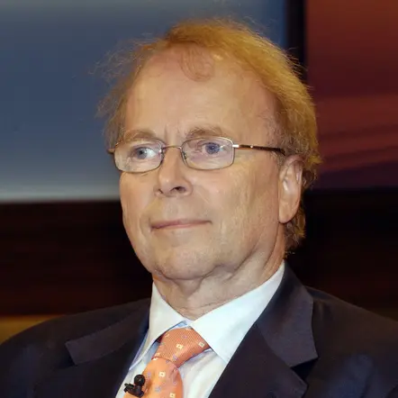 Gerd Langguth Porträt von Gerd Langguth mit Brille, im Anzug mit Krawatte