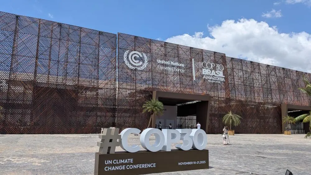 Eingang des Kongresszentrums im Parque da Cidade in Belém