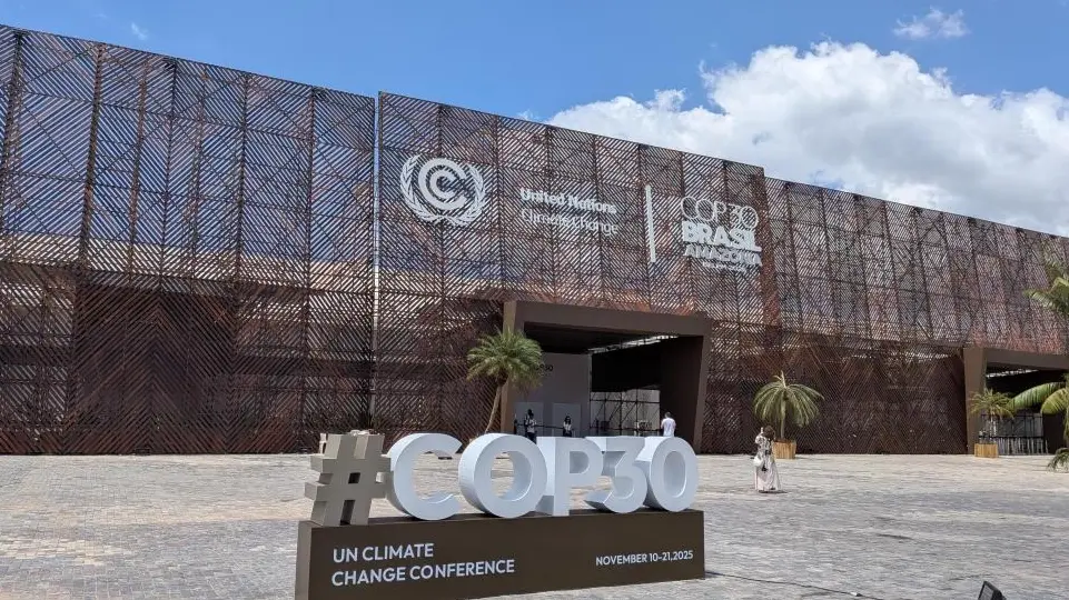 Eingang des Kongresszentrums im Parque da Cidade in Belém