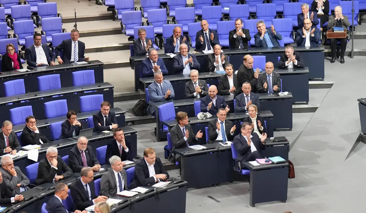 Jubel in der AfD Fraktion nach der Abstimmung zur Asyl-Wende im Bundestag
