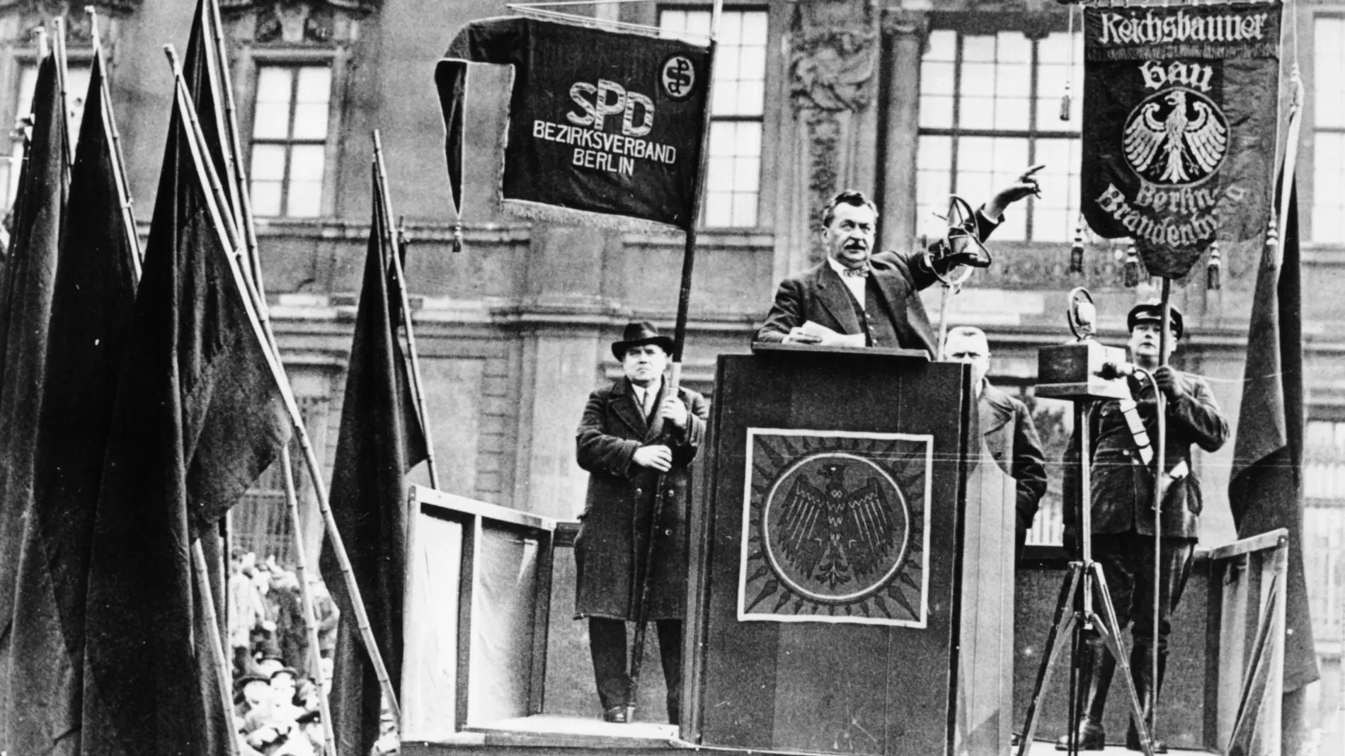 Otto Wels hält Rede im Lustgarten in Berlin, 1932
