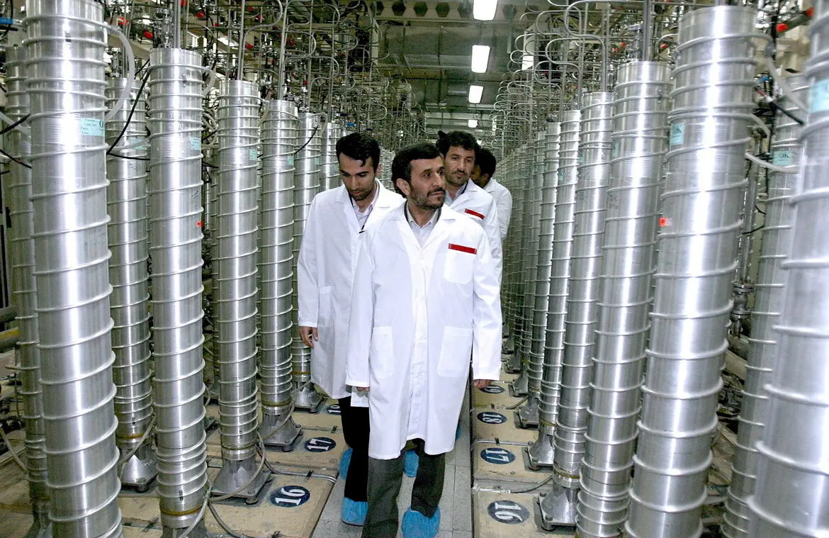 Mahmoud Ahmadinejad Mahmoud Ahmadinejad beim Besuch der Atomanlagen im Iran