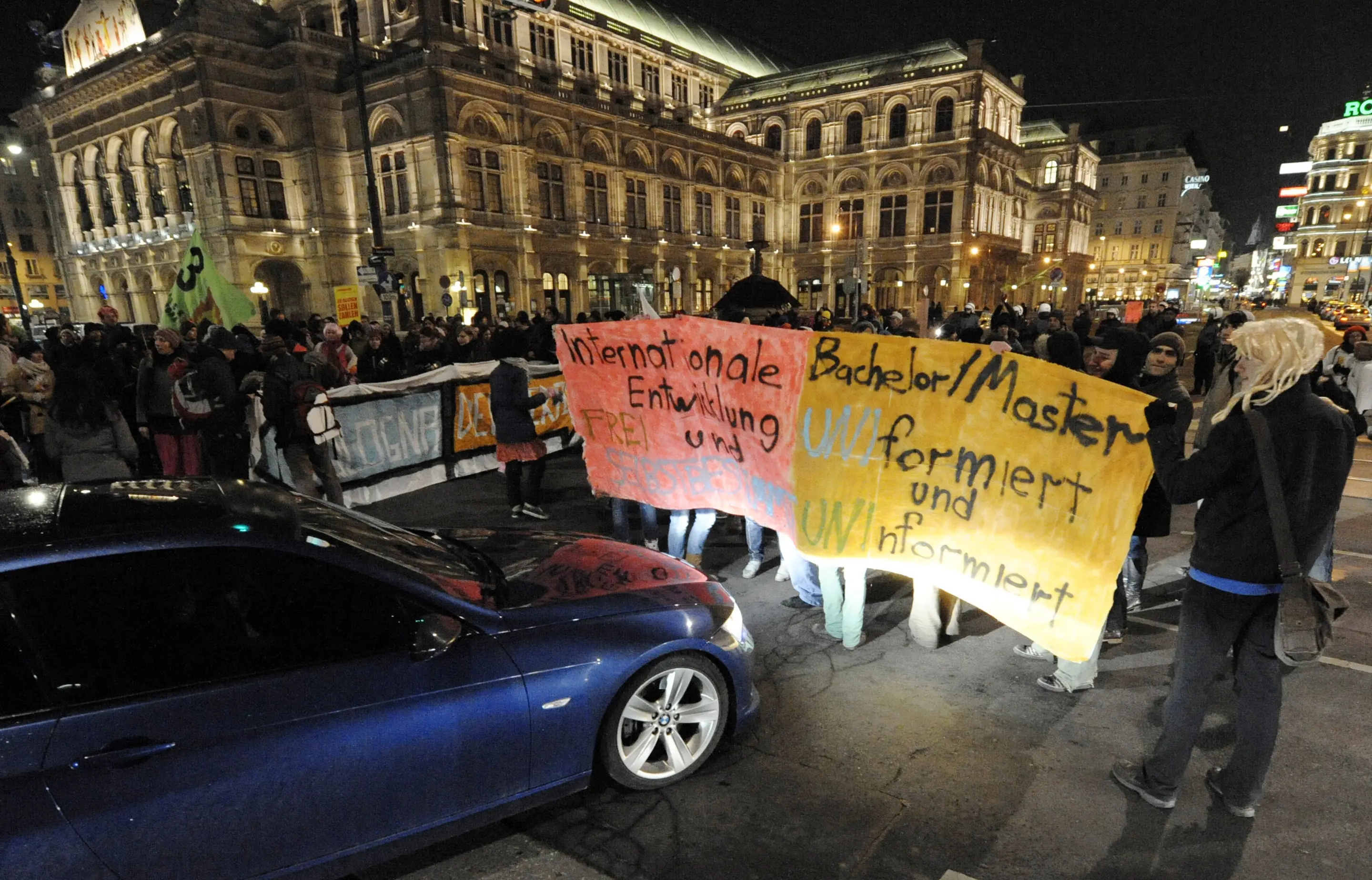 Bundestag debattiert Bericht zur Bologna-Reform Studenten bei eine Demonstration