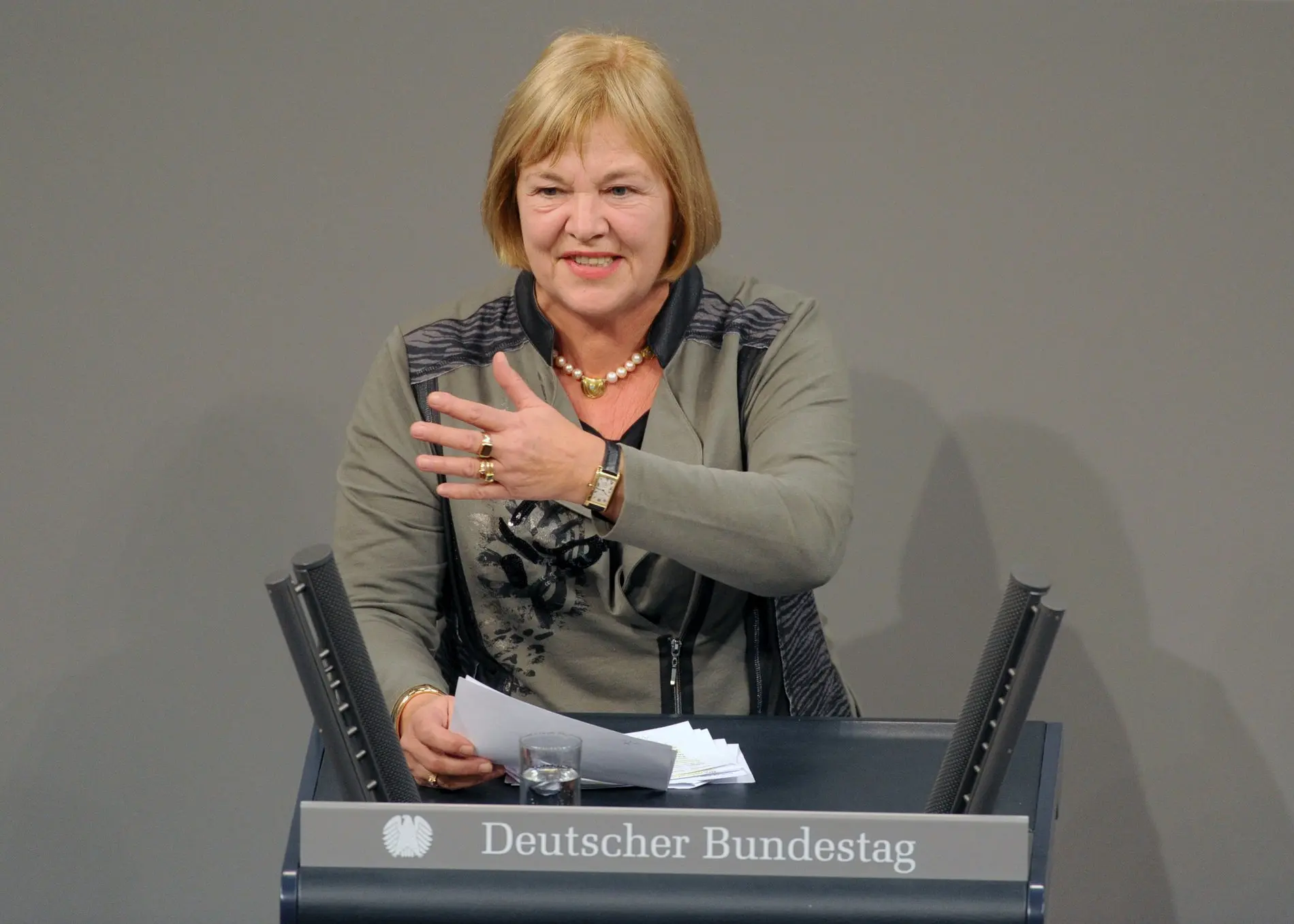 Bettina Hagedorn hält eine Ansprache im Deutschen Bundestag.