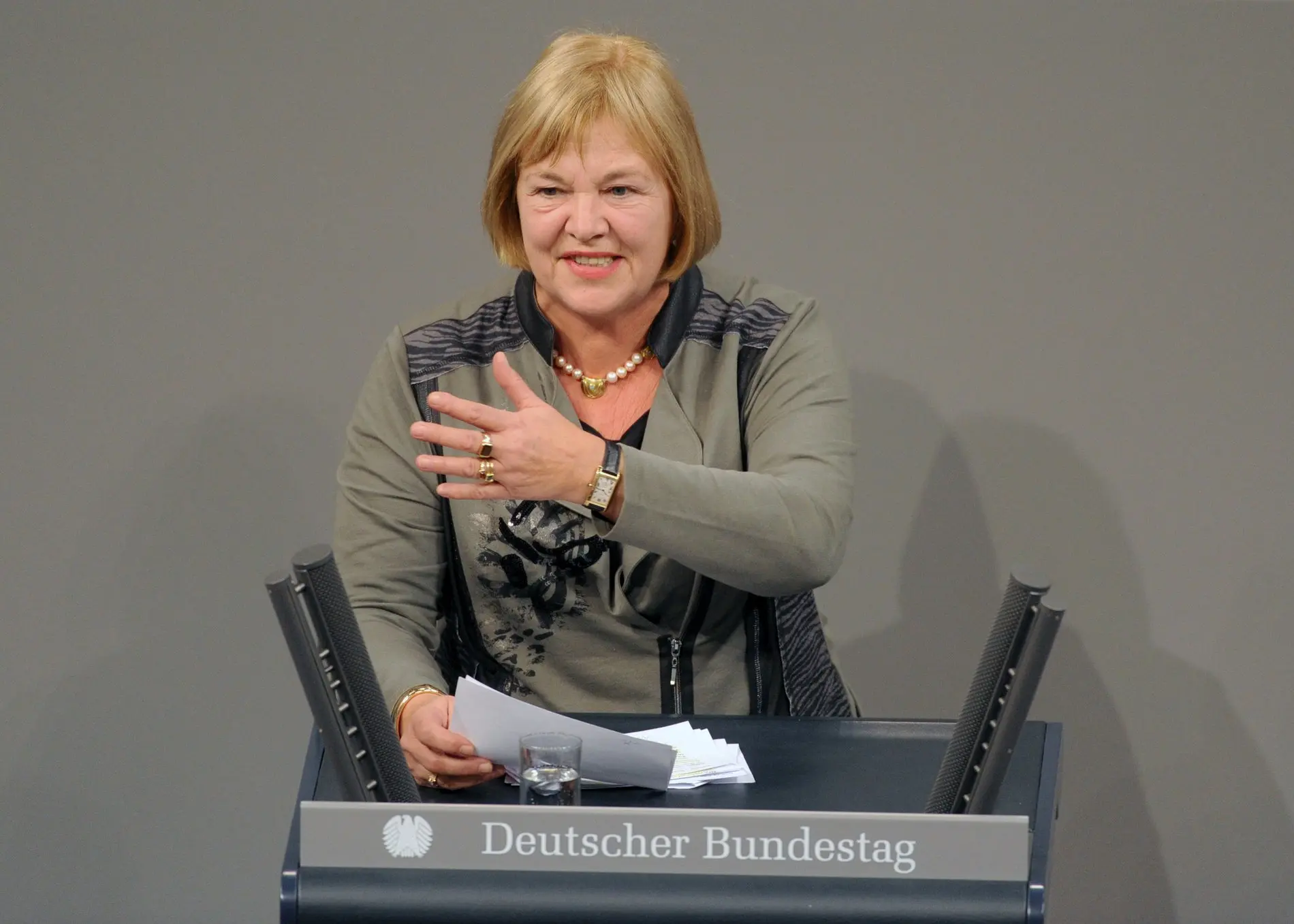 Bettina Hagedorn Bettina Hagedorn hält eine Ansprache im Deutschen Bundestag.