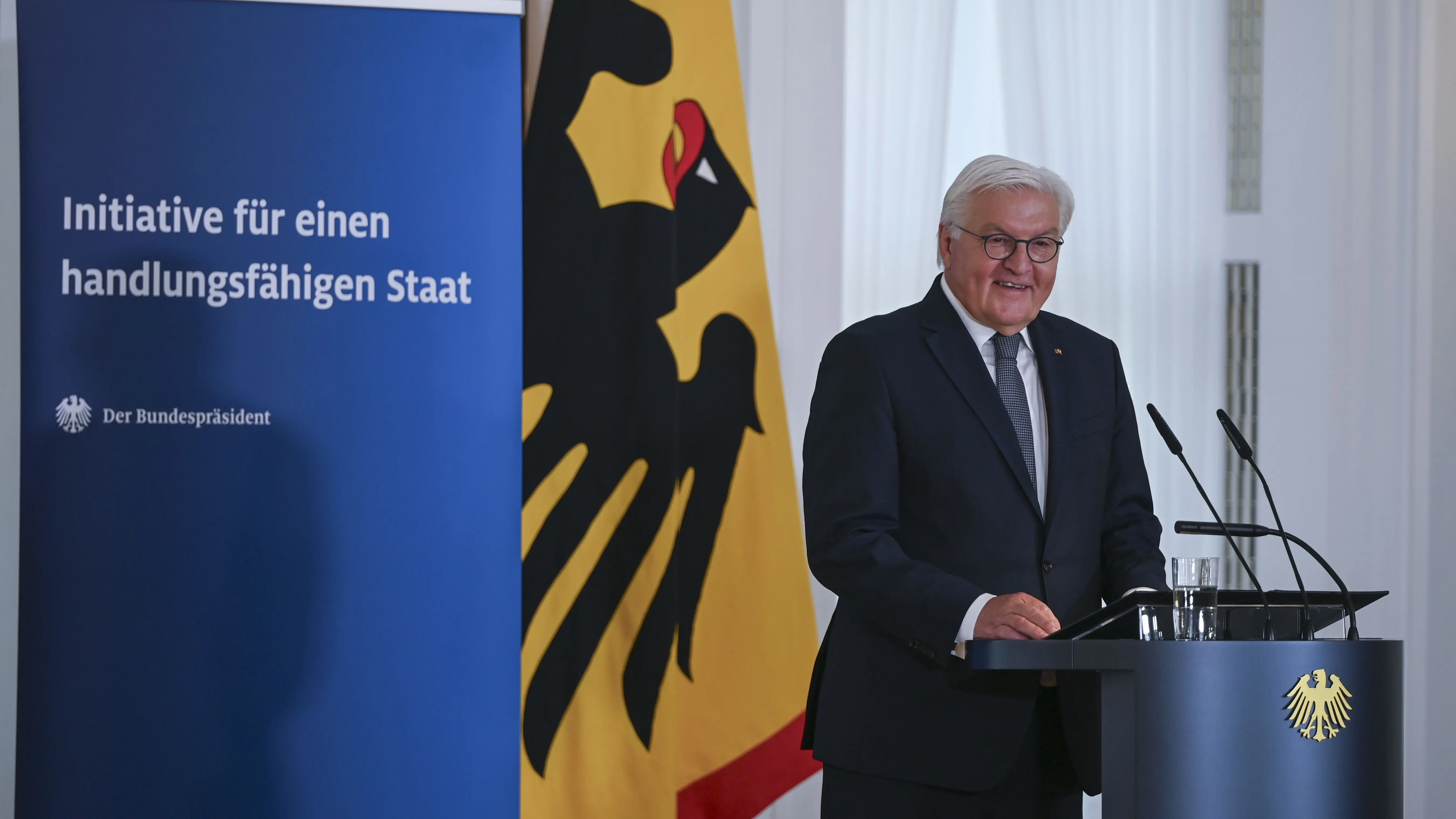 Frank-Walter Steinmeier bei der Vorstellung des Abschlussberichts Mehr zum Thema 35 Vorschläge für einen Staat, der wieder funktioniert