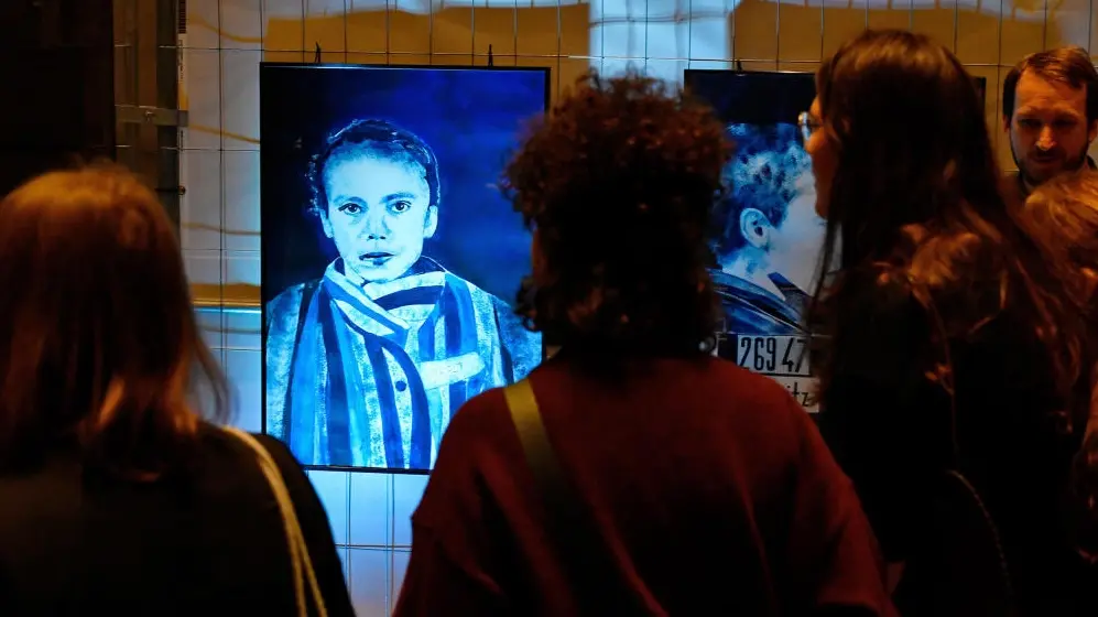 Ausstellung zu 80. Jahren Auschwitz-Befreiung. Porträt von Czeslawa Kwoka in der Ausstellung zu 80. Jahren Auschwitz-Befreiung.
