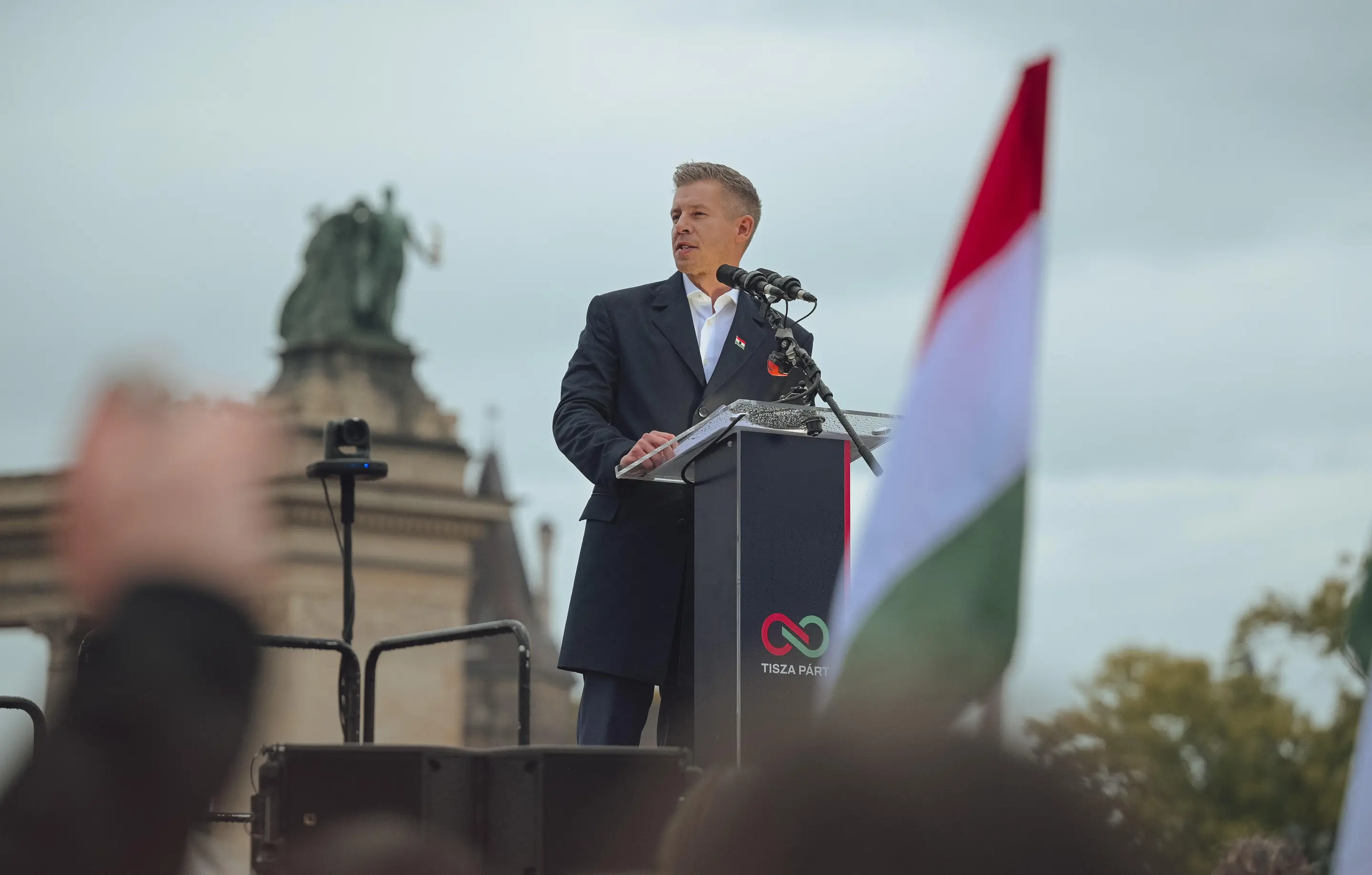 Peter Magyar am Rednerpult