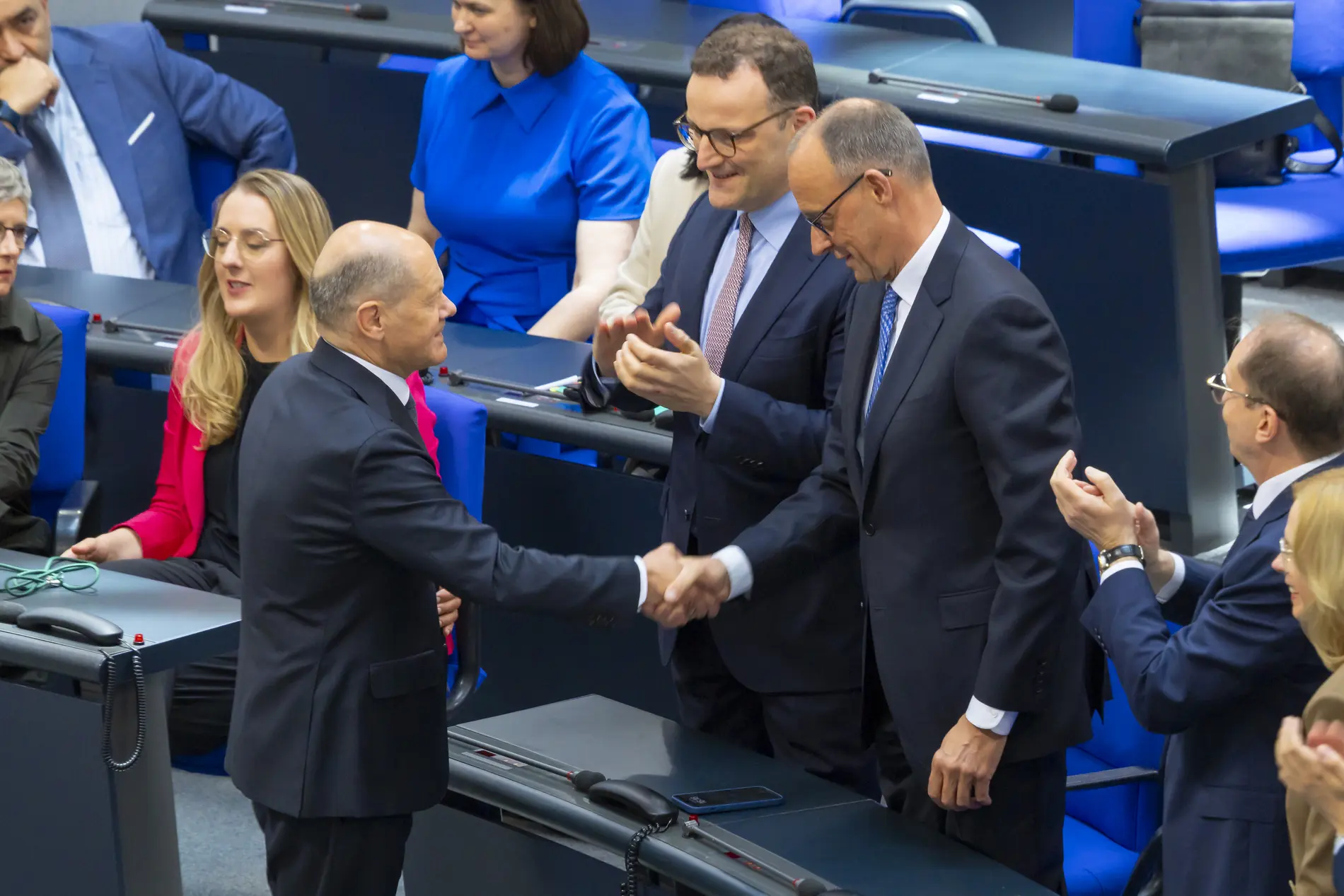 Gewählt: Friedrich Merz ist der zehnte Kanzler der Bundesrepublik Friedrich Merz ist im zweiten Anlauf im Bundestag zum Kanzler gewählt worden