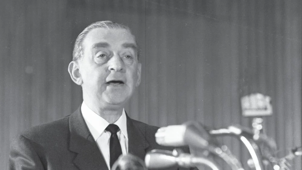 Ludwig Rosenberg am Rednerpult