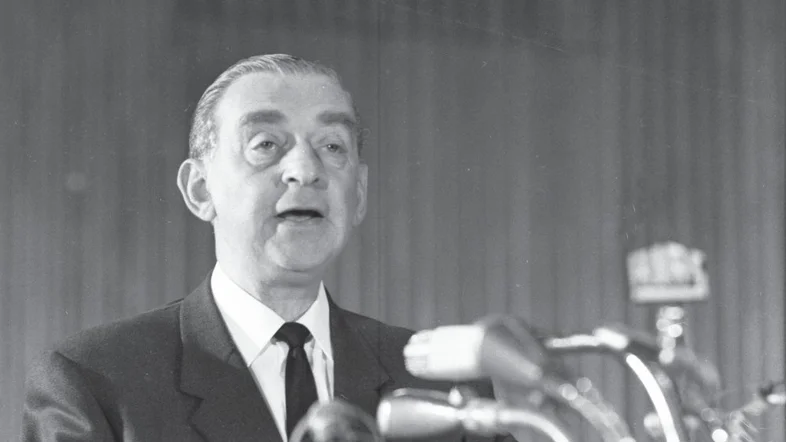 Ludwig Rosenberg am Rednerpult