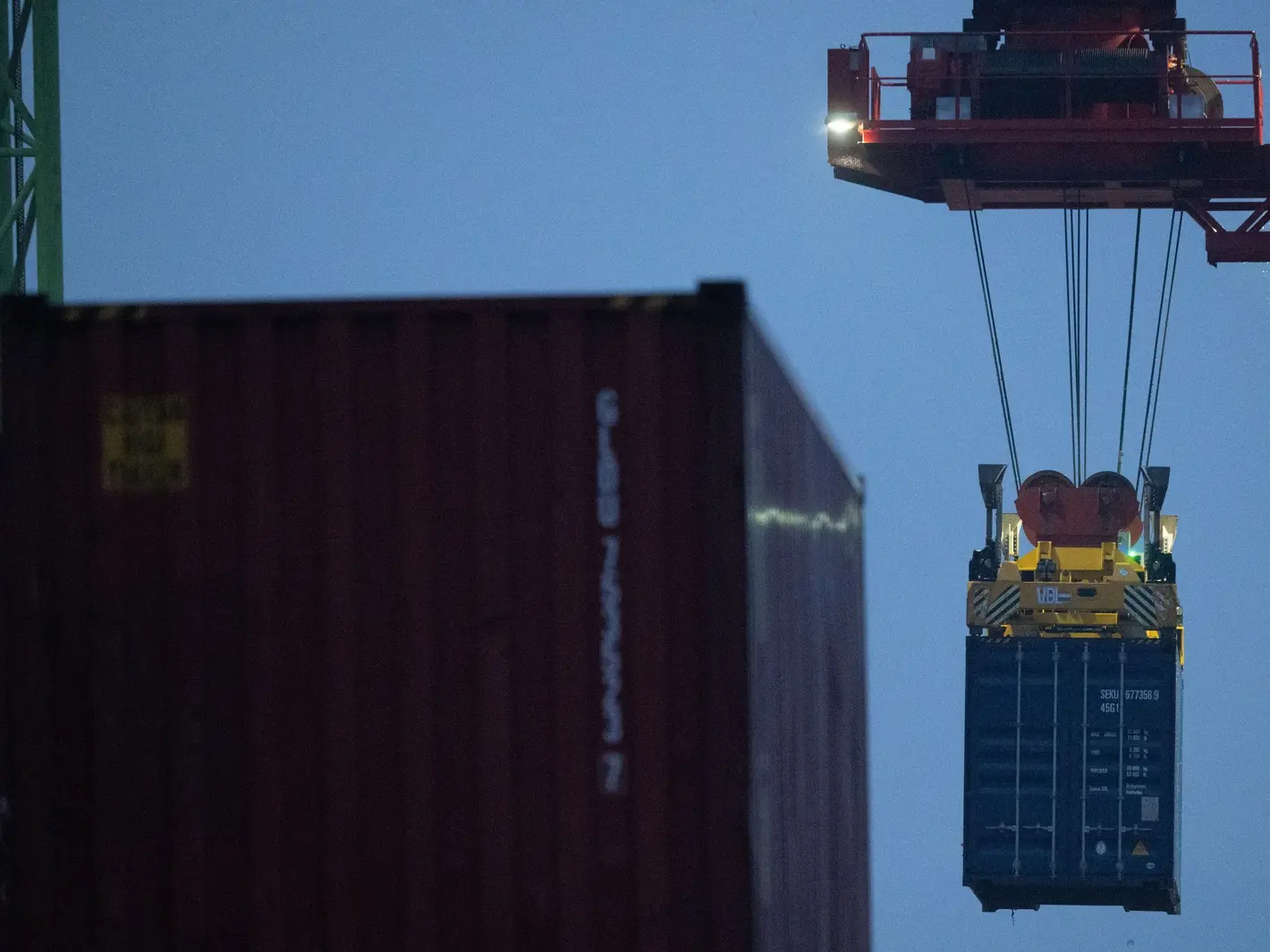 Container im Hafen Stuttgart Zölle könnten dem Welthandel schaden, fürchten EU-Parlamentarier