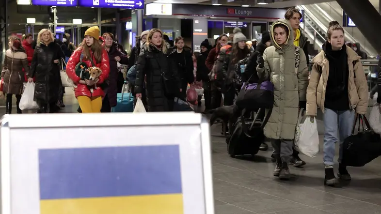 Aus der Ukraine geflüchtete Menschen am Berliner Hauptbahnhof.