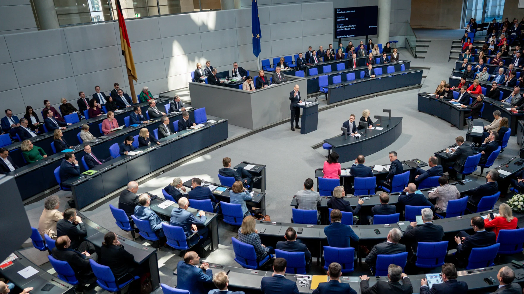 Blick in den vollen Plenarsaal bei einer Vereinbarten Debatte