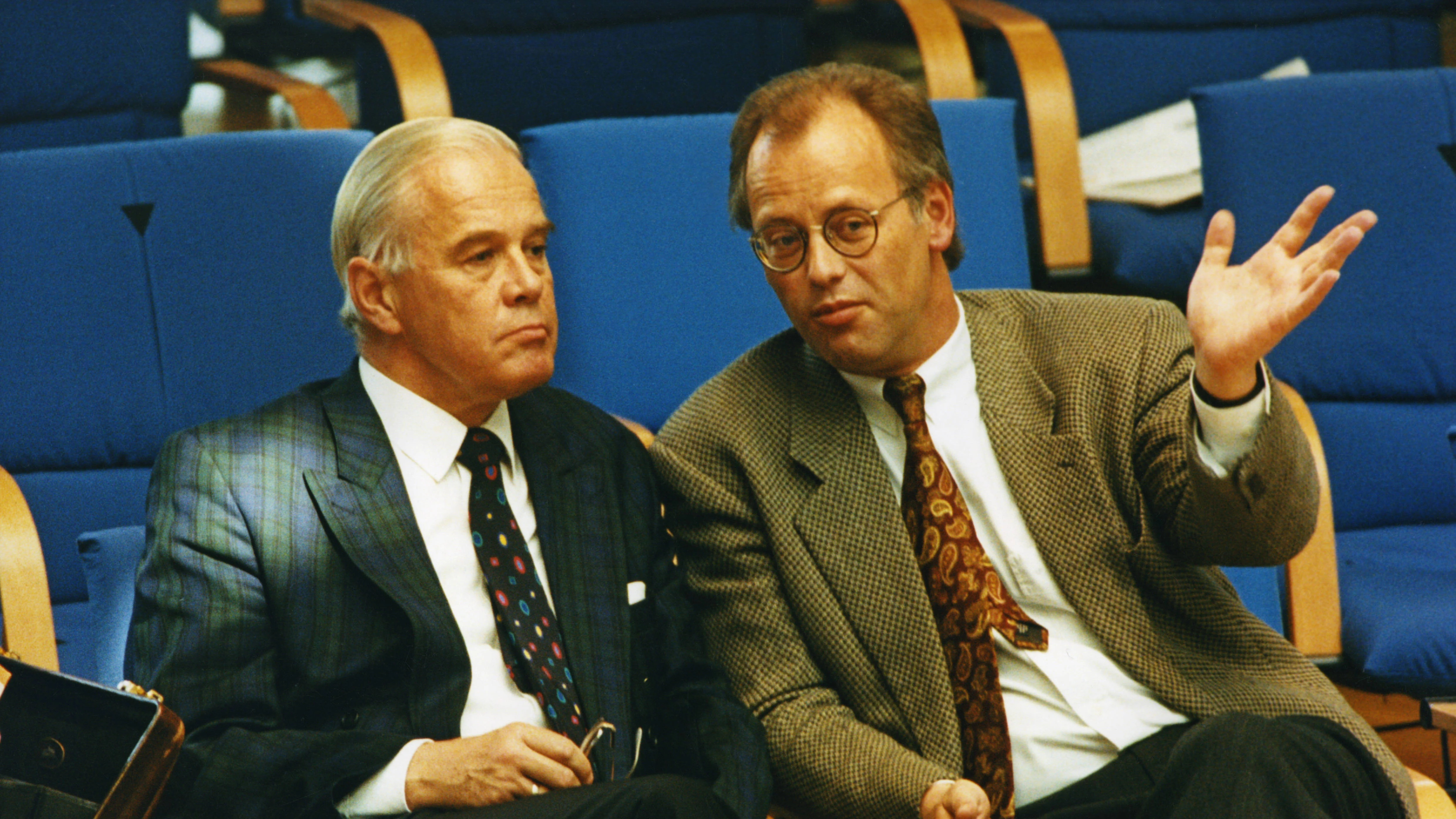 Rudolf Scharping und Manfred Kanther im Gespräch