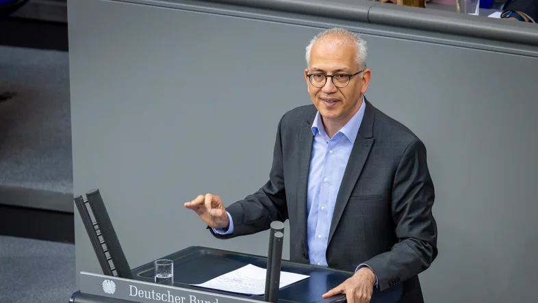 Tarek Al-Wazir am Rednerpult