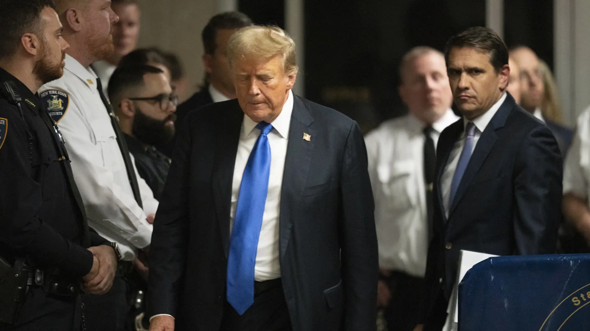 Donald Trump Donald Trump läuft vor dem Gericht