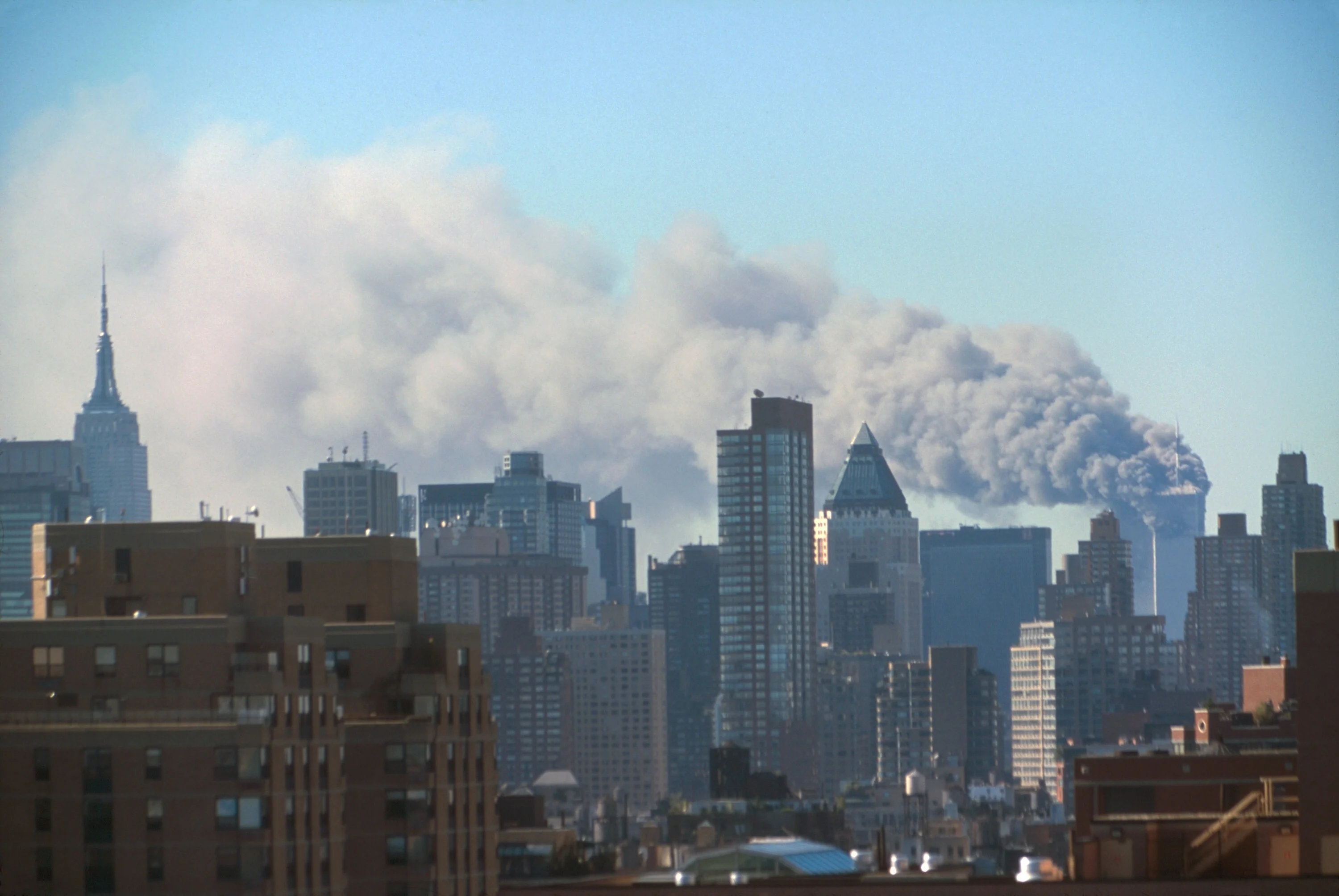 Rauchwolken steigen nach dem Terroranschlag auf das World Trade Center. 