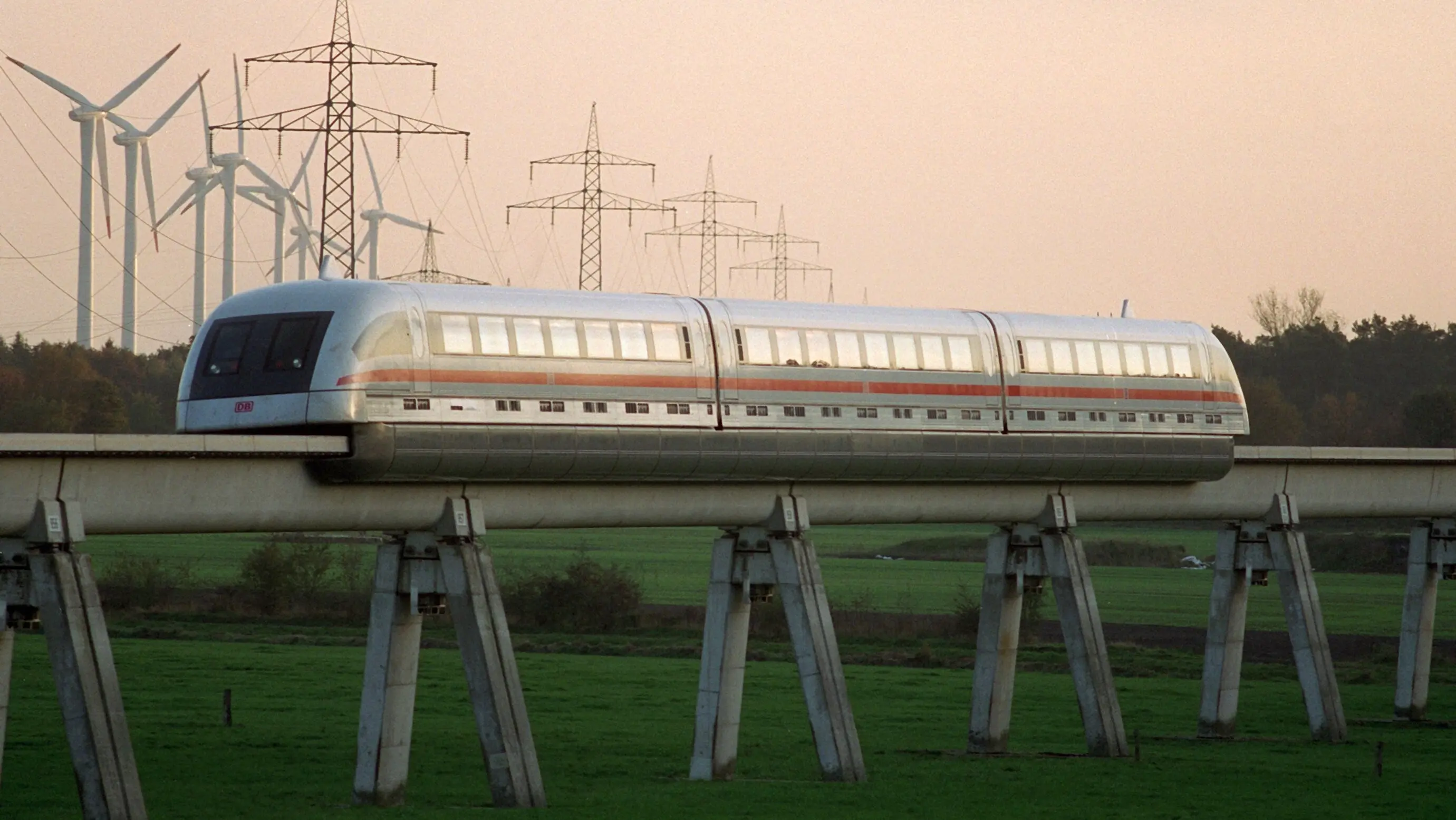 Transrapid 08 auf der Versuchstrecke im Emsland