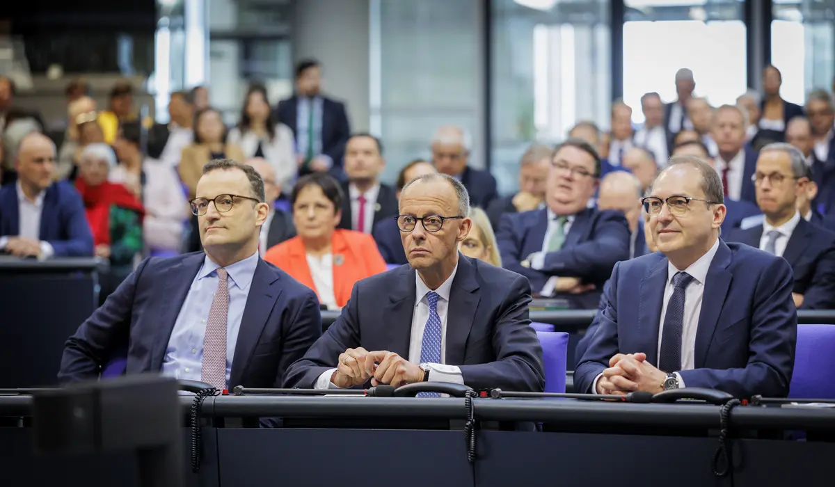 Jens Spahn, Friedrich Merz und Alexander Dobrindt im Plenum