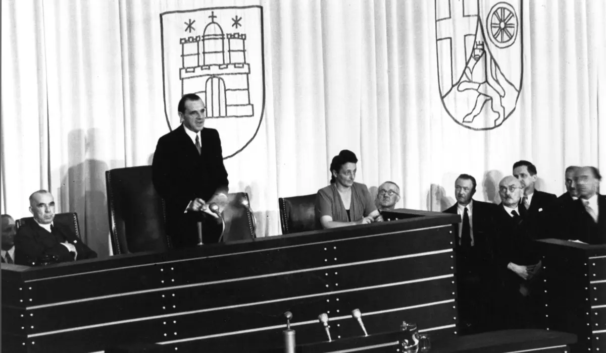 Erich Köhler spricht zu Abgeordneten