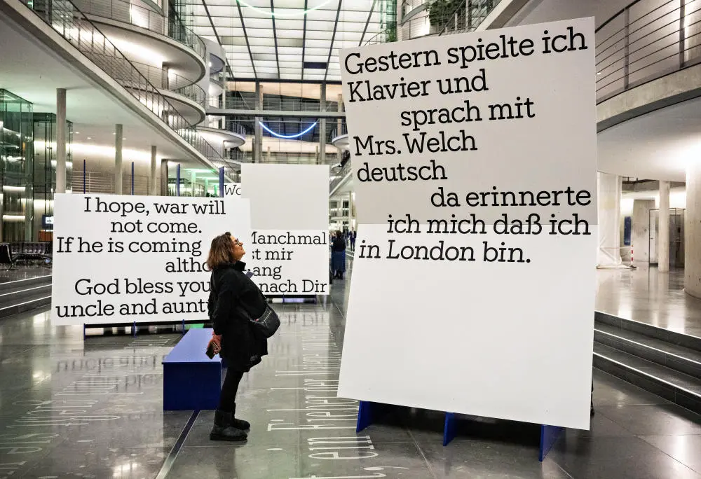 Auszüge aus Briefen in der Ausstellung zu Kindertransporten im Bundestag.