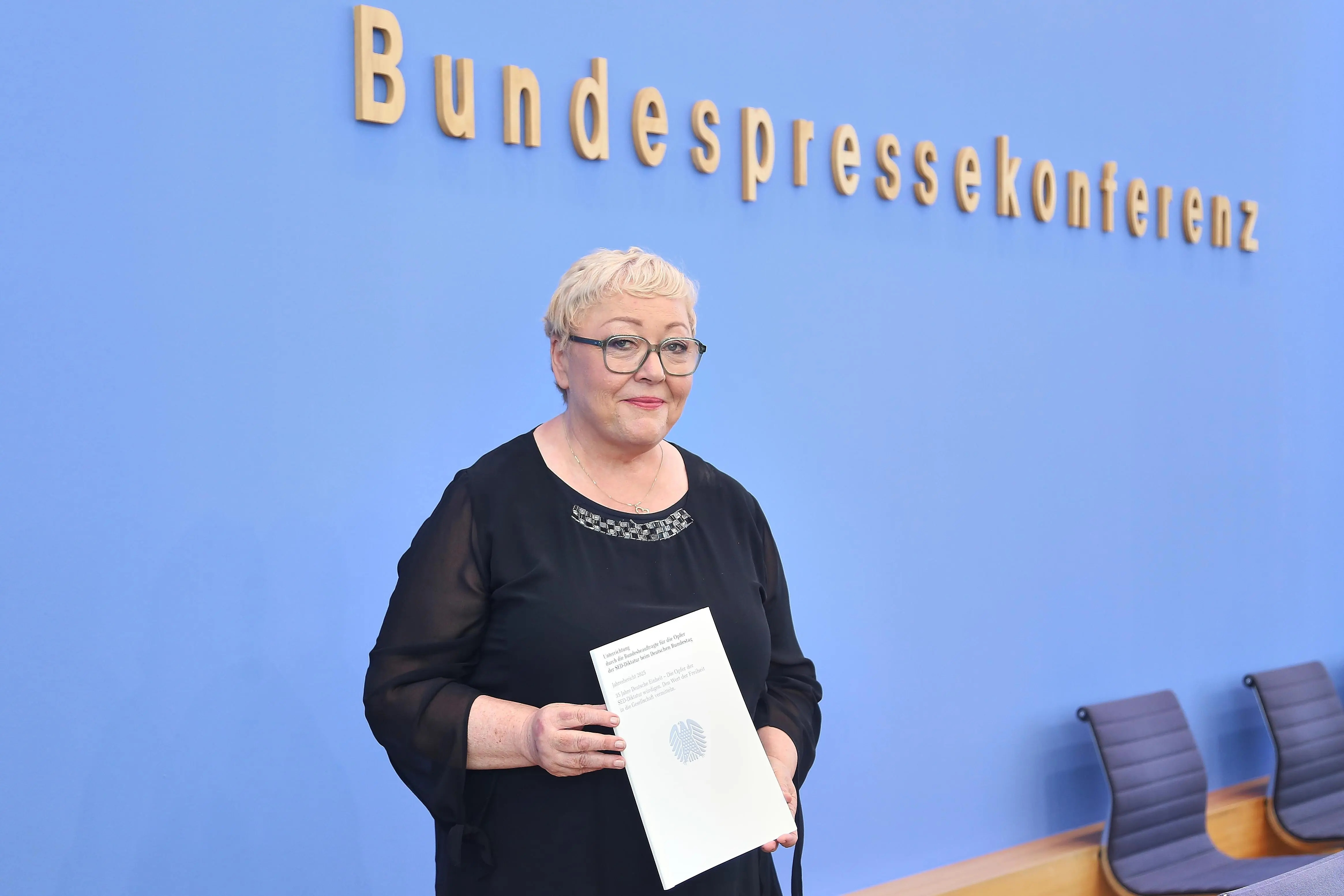 Evelyn Zupke in der Bundespressekonferenz