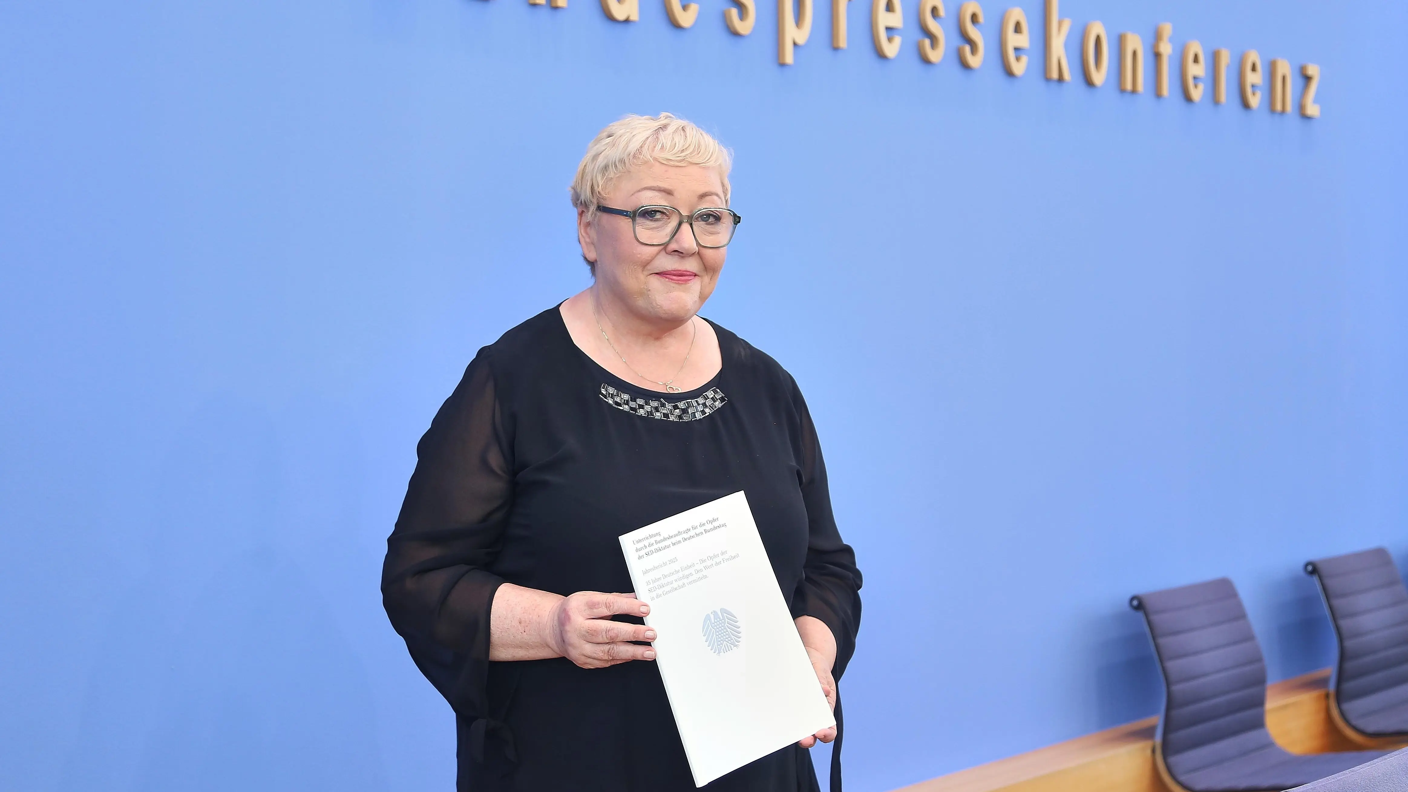 Evelyn Zupke in der Bundespressekonferenz