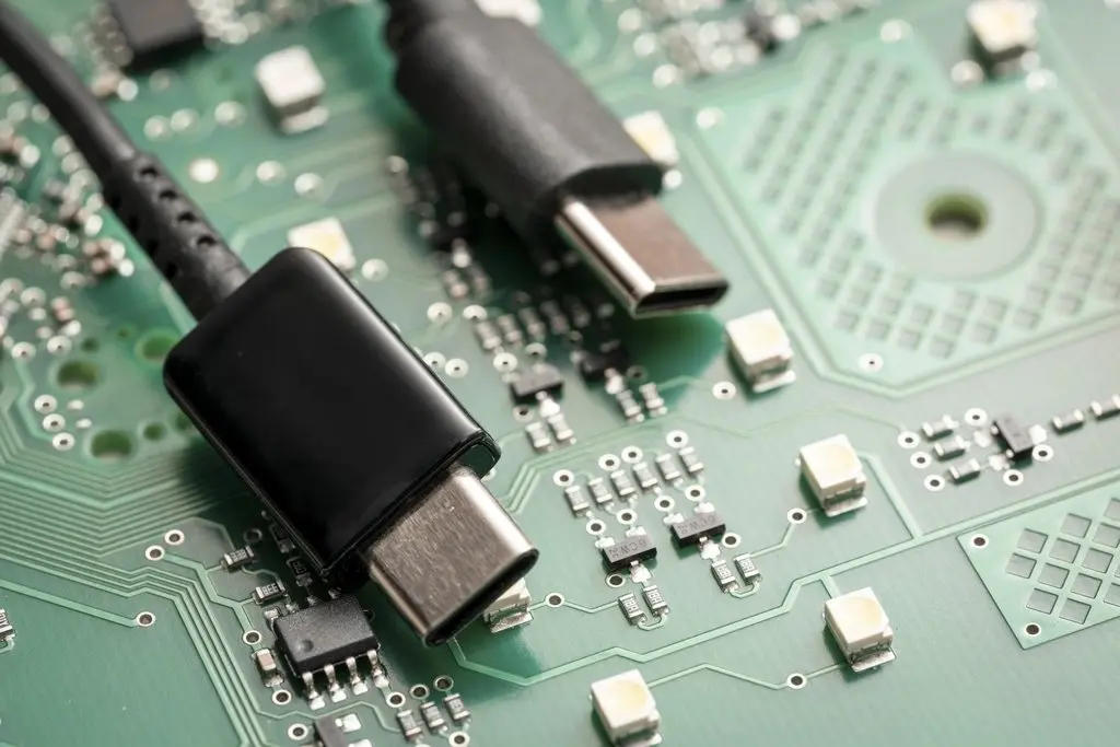 USB-C-Kabel USB-C Anschluss eines schwarzen Ladekabels in Nahaufnahme