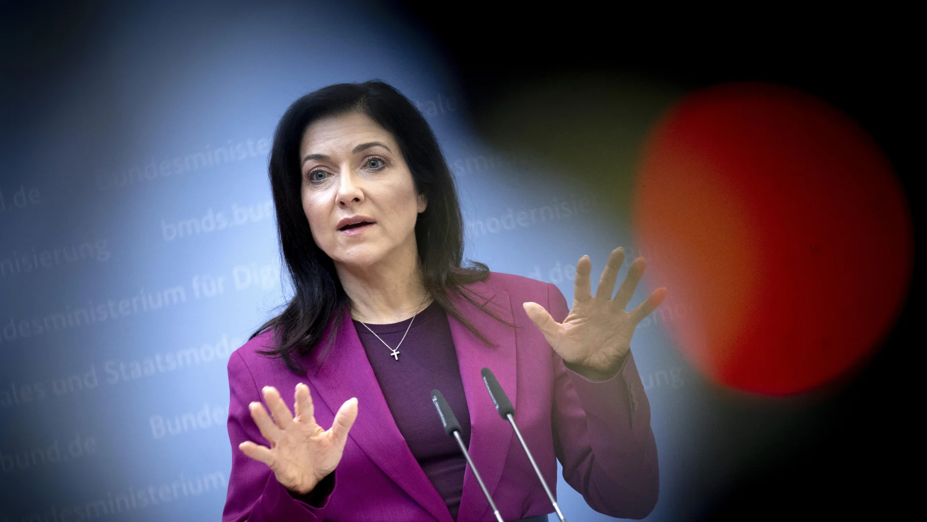 Katherina Reiche bei einem Pressestatement